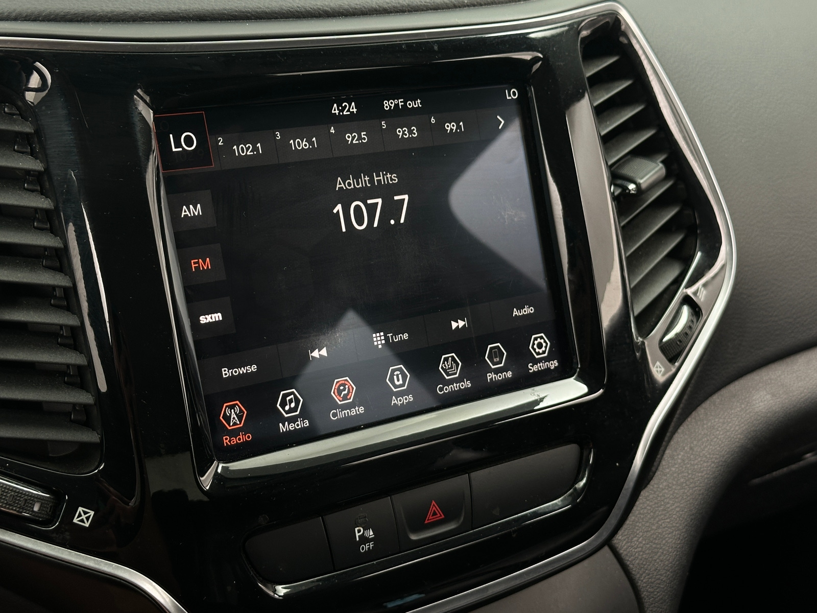 Thumbnail: 2019 Jeep Cherokee - 3