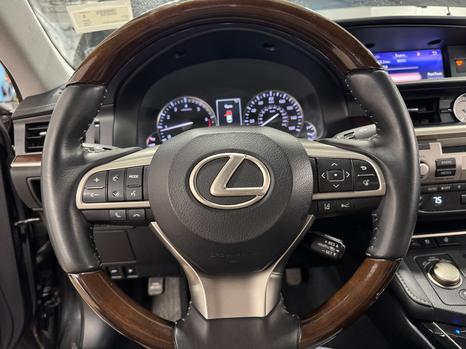 Thumbnail: 2018 Lexus ES - 4