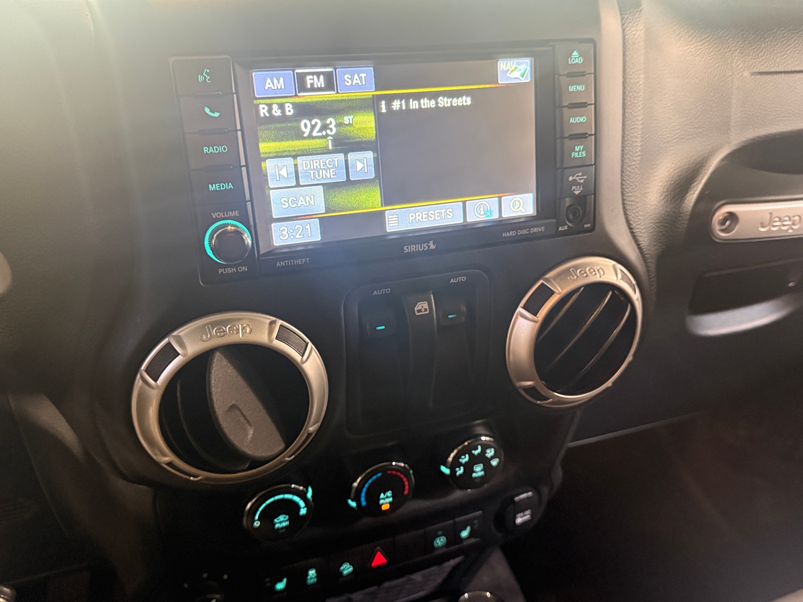 Thumbnail: 2017 Jeep Wrangler - 3