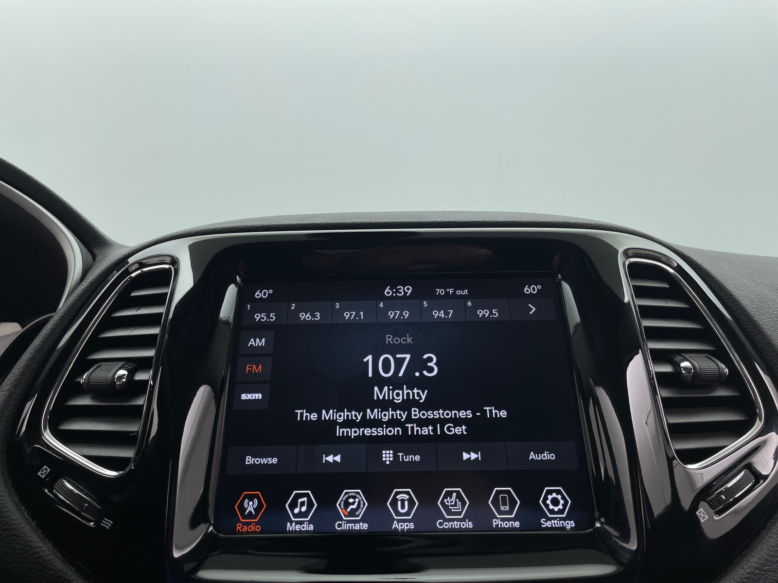 Thumbnail: 2019 Jeep Compass - 3