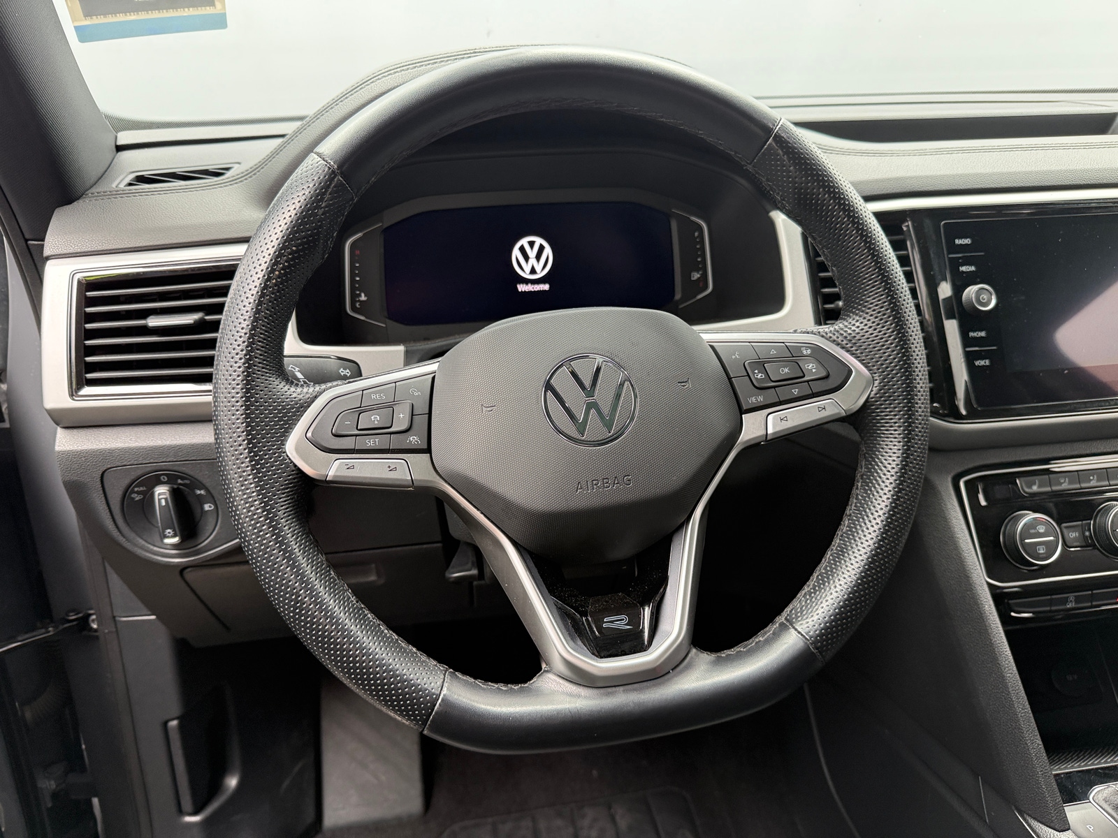 Thumbnail: 2022 Volkswagen Atlas - 4