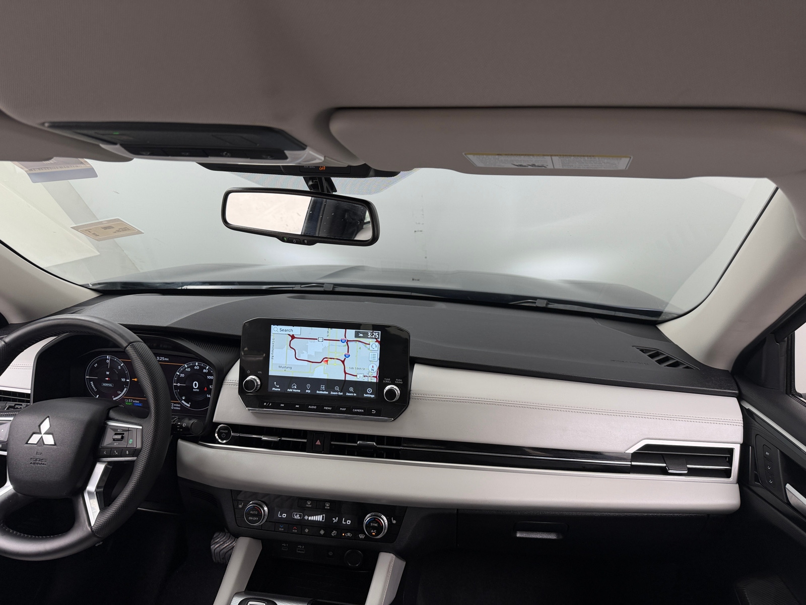 Thumbnail: 2024 Mitsubishi Outlander - 2