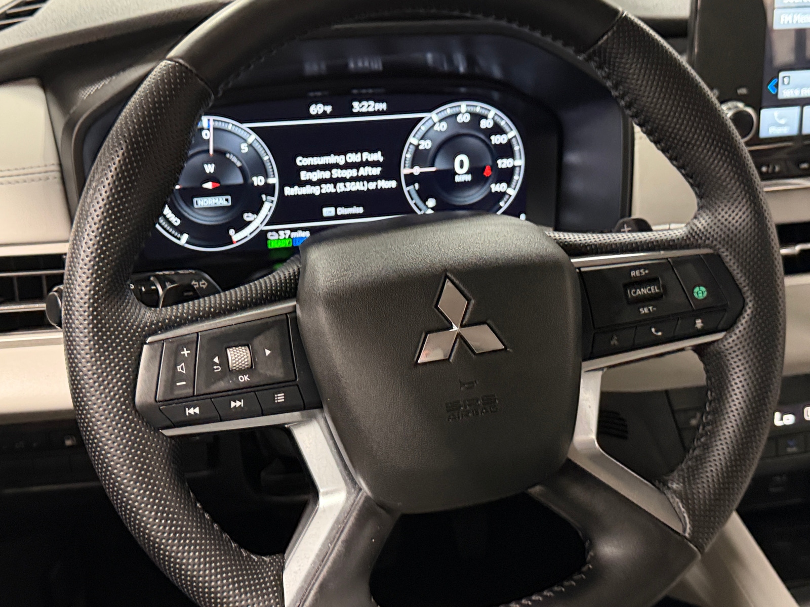 Thumbnail: 2024 Mitsubishi Outlander - 4