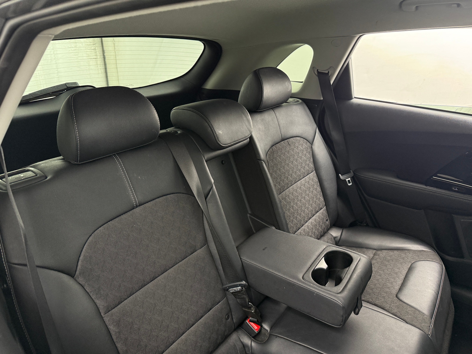 Thumbnail: 2022 Kia Niro - 6