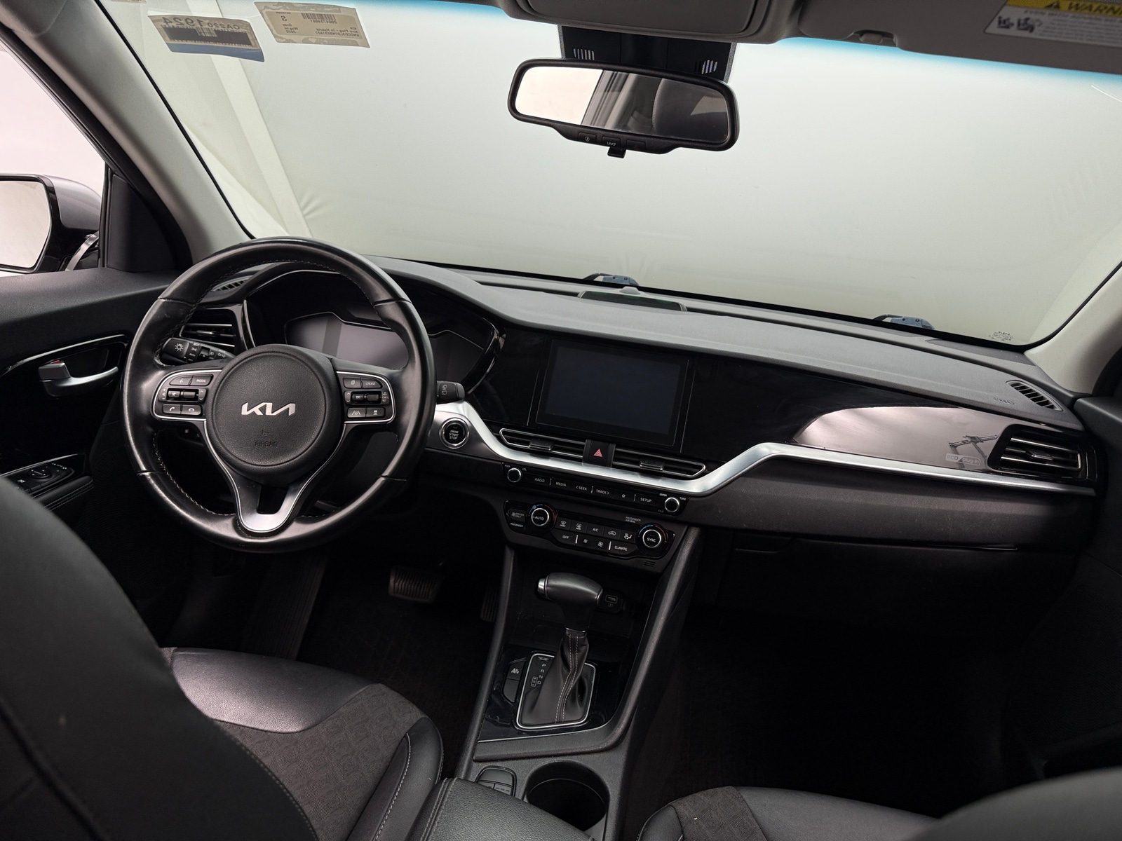 Thumbnail: 2022 Kia Niro - 3