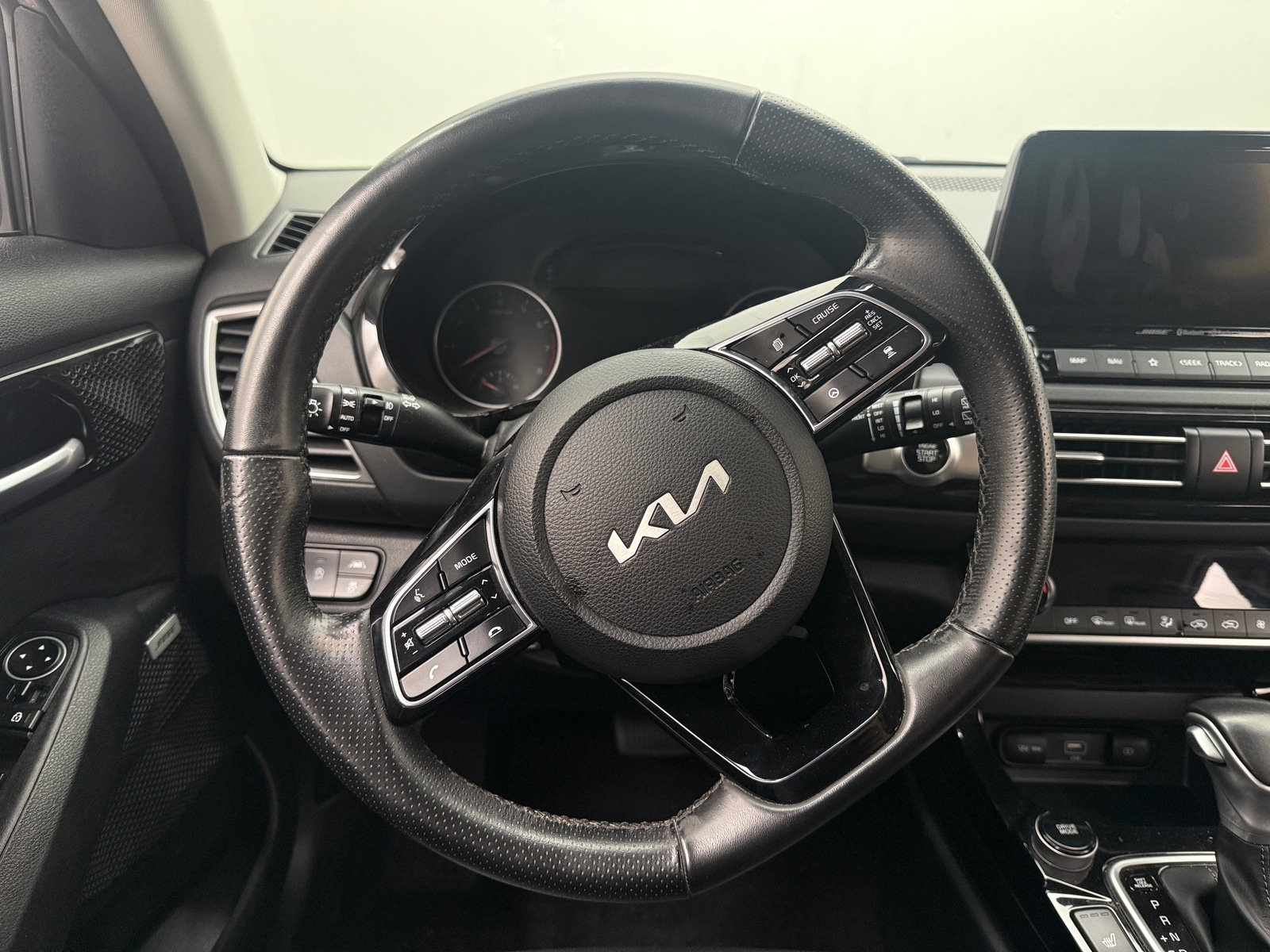 Thumbnail: 2023 Kia Seltos - 4