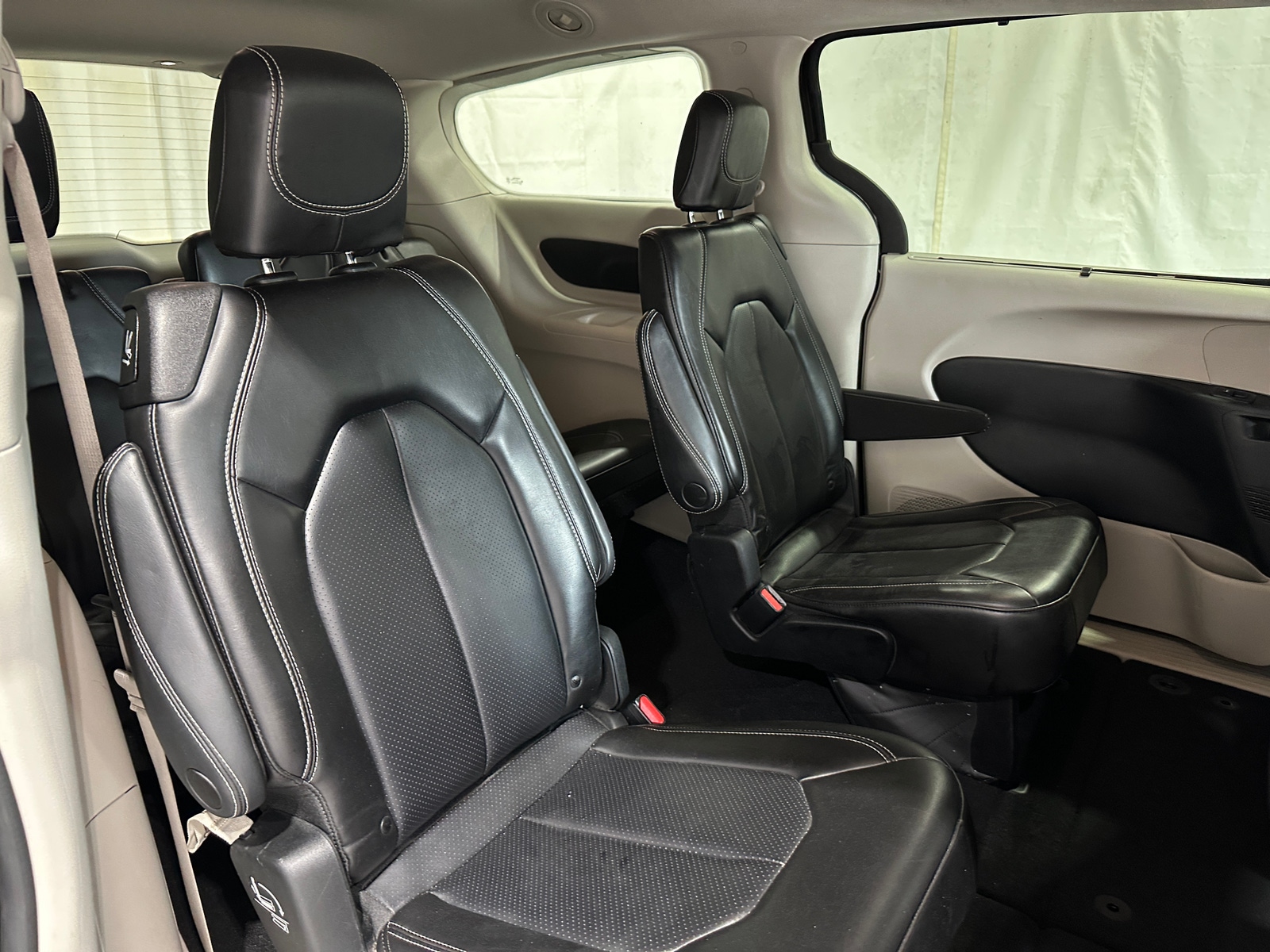 Thumbnail: 2023 Chrysler Pacifica - 5