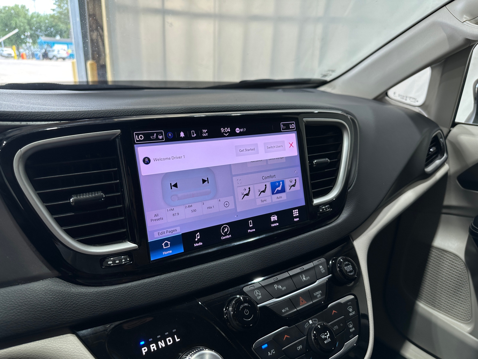 Thumbnail: 2023 Chrysler Pacifica - 3