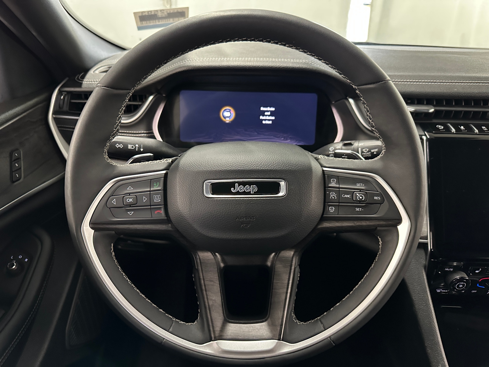 Thumbnail: 2024 Jeep Grand Cherokee L - 4