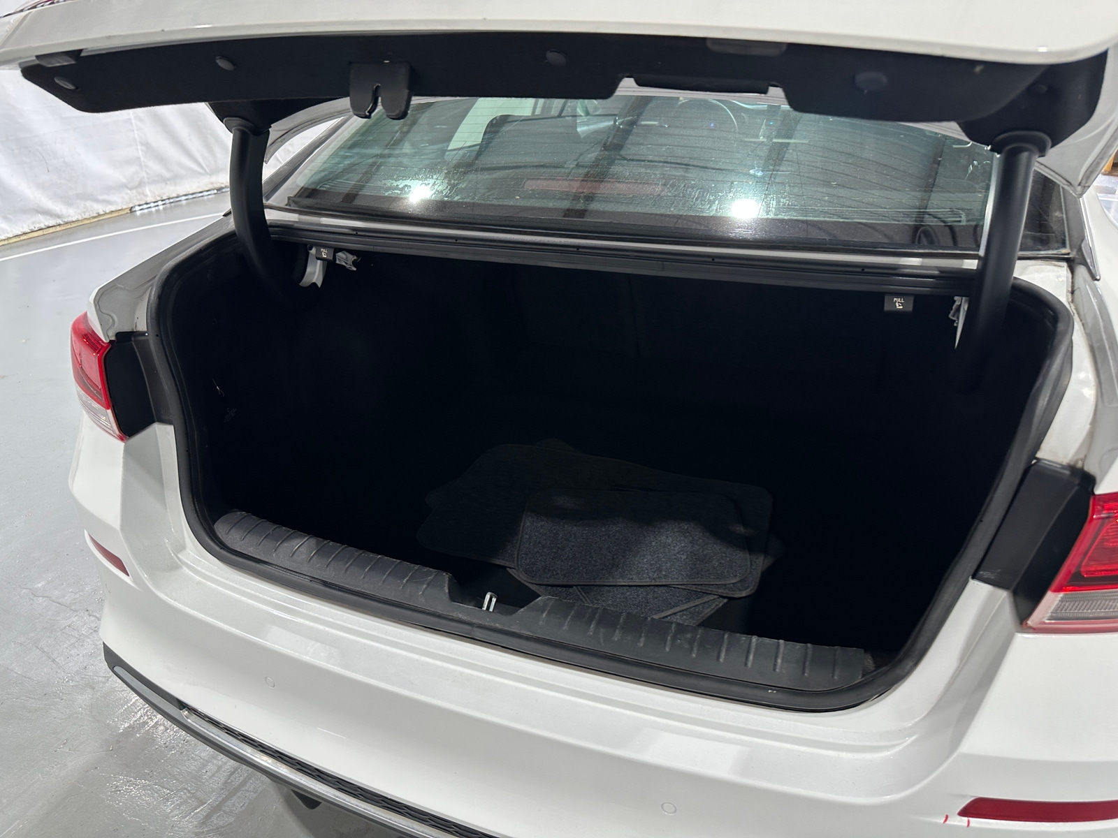 Thumbnail: 2020 Kia Optima - 7