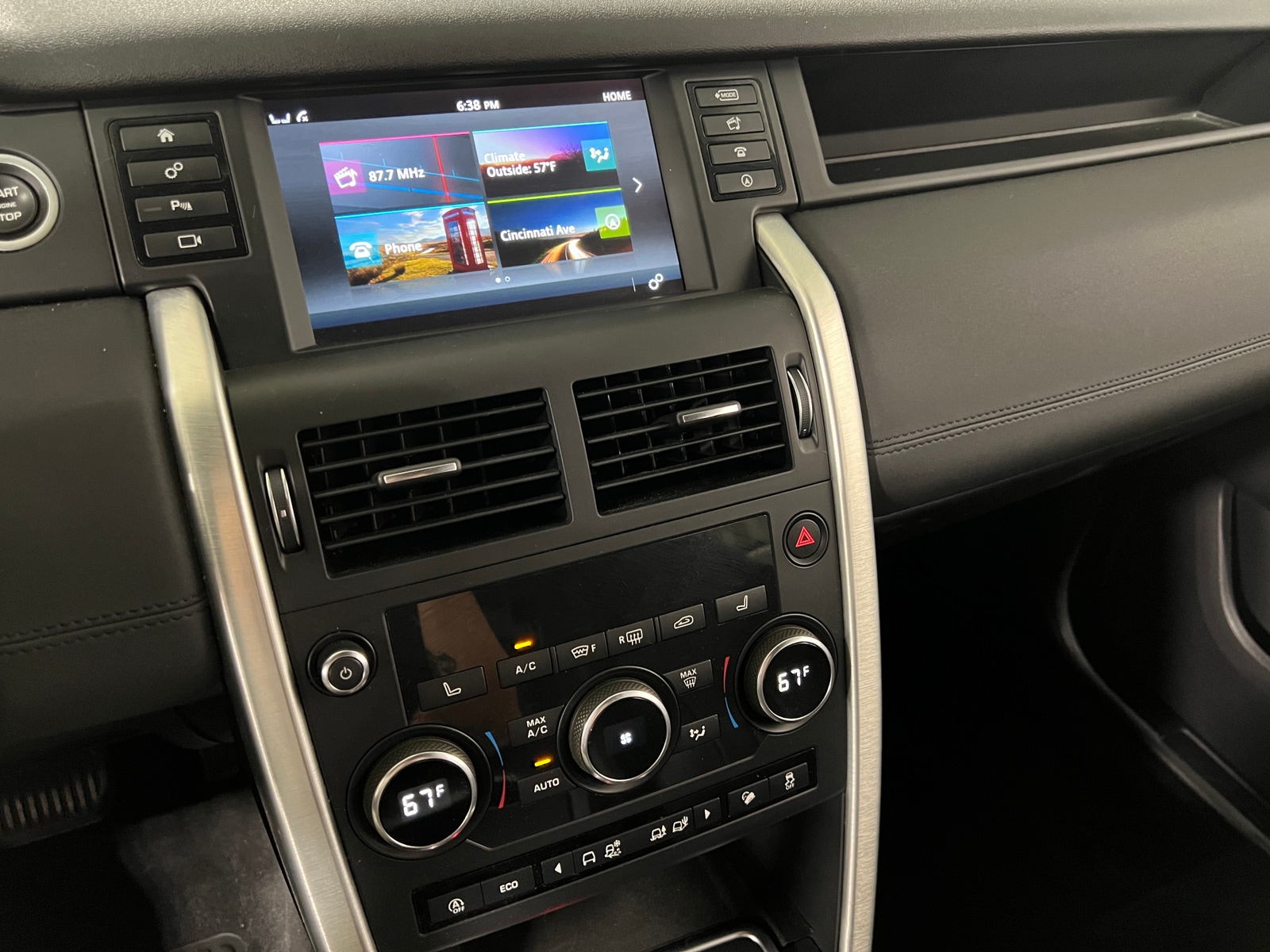 Thumbnail: 2018 Land Rover Discovery Sport - 3