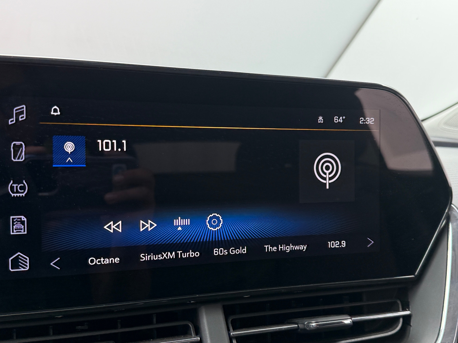 Thumbnail: 2025 Chevrolet Trax - 4