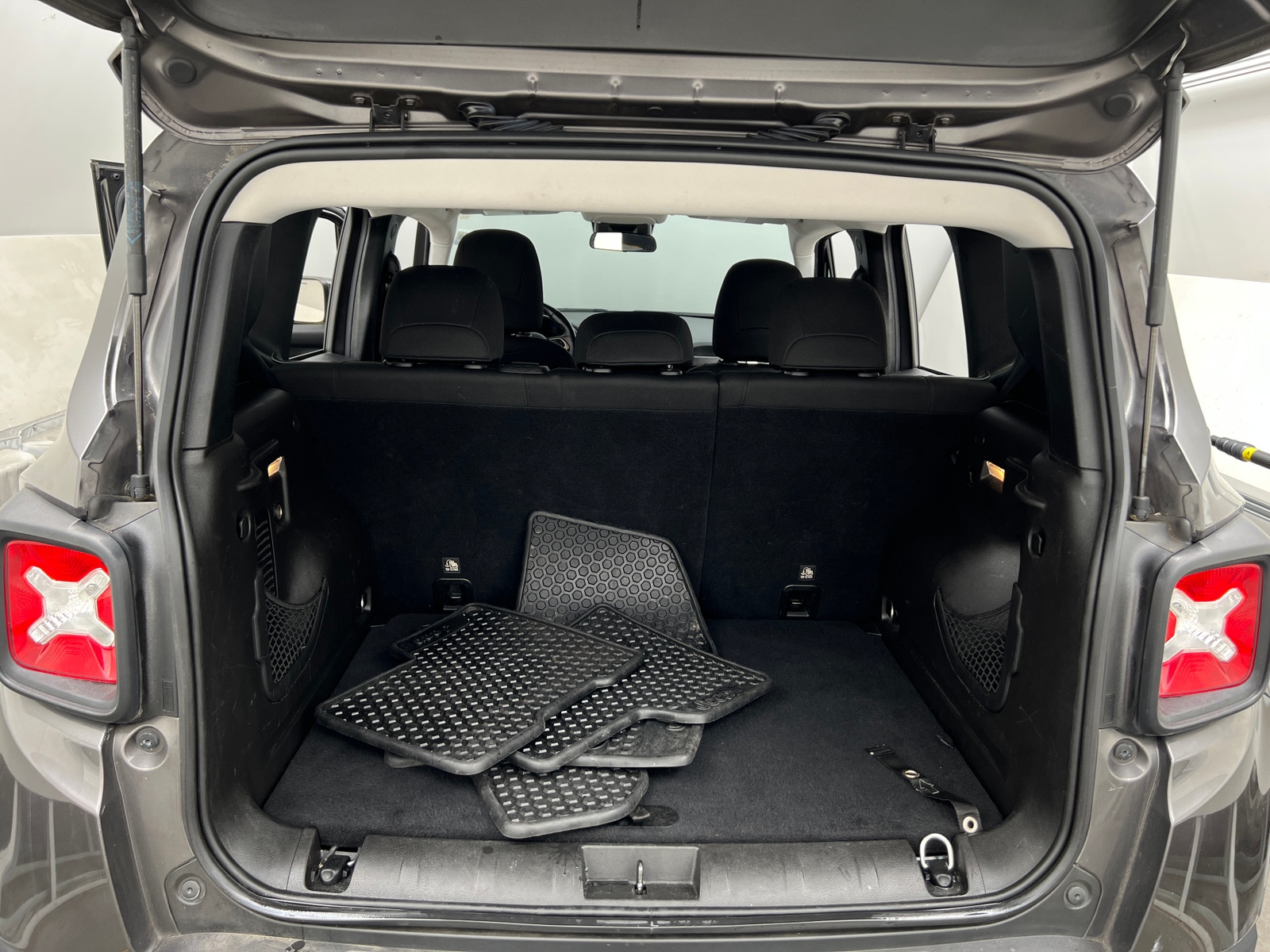 Thumbnail: 2017 Jeep Renegade - 7