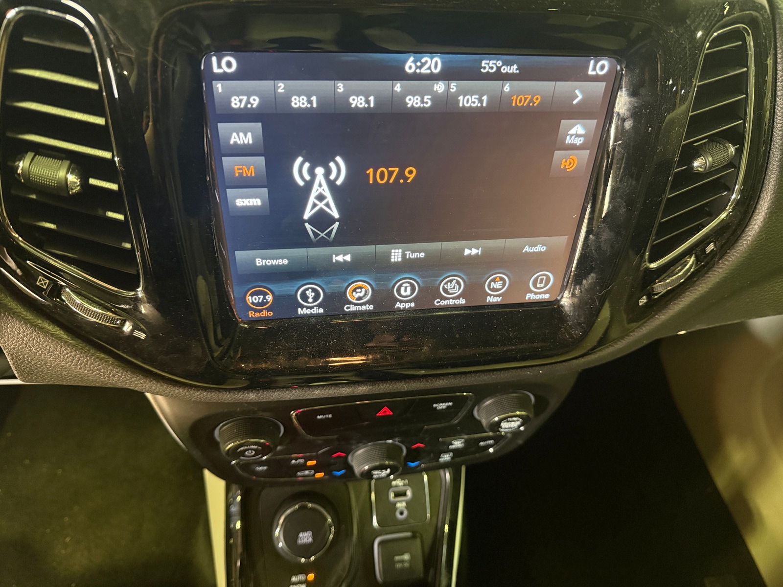 Thumbnail: 2019 Jeep Compass - 3