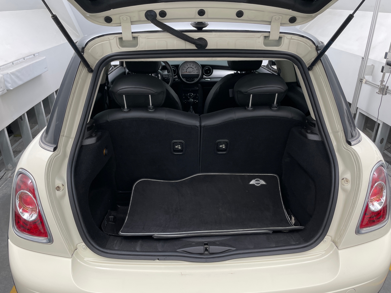 Thumbnail: 2012 MINI Cooper Hardtop - 6