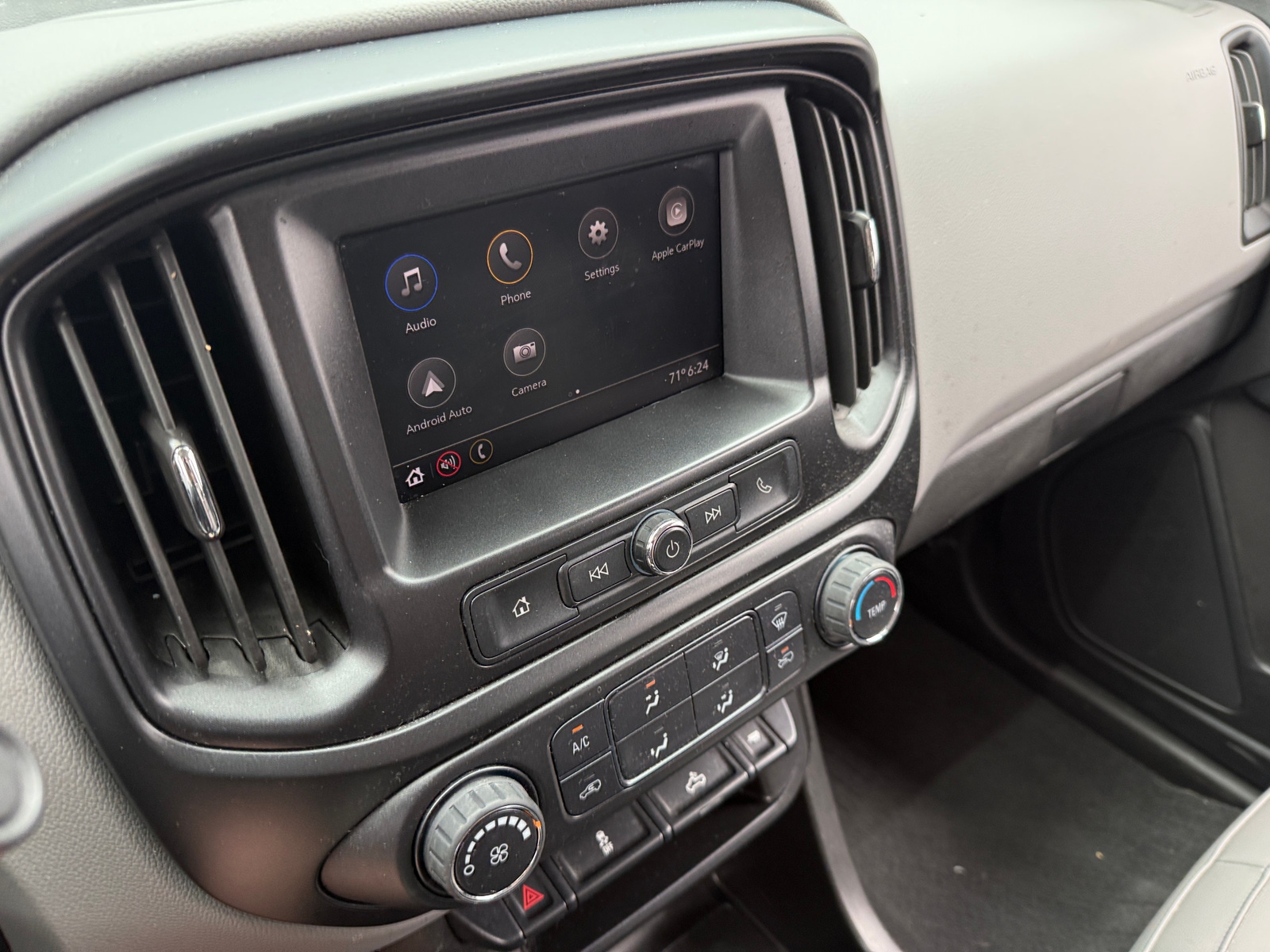 Thumbnail: 2022 Chevrolet Colorado - 4