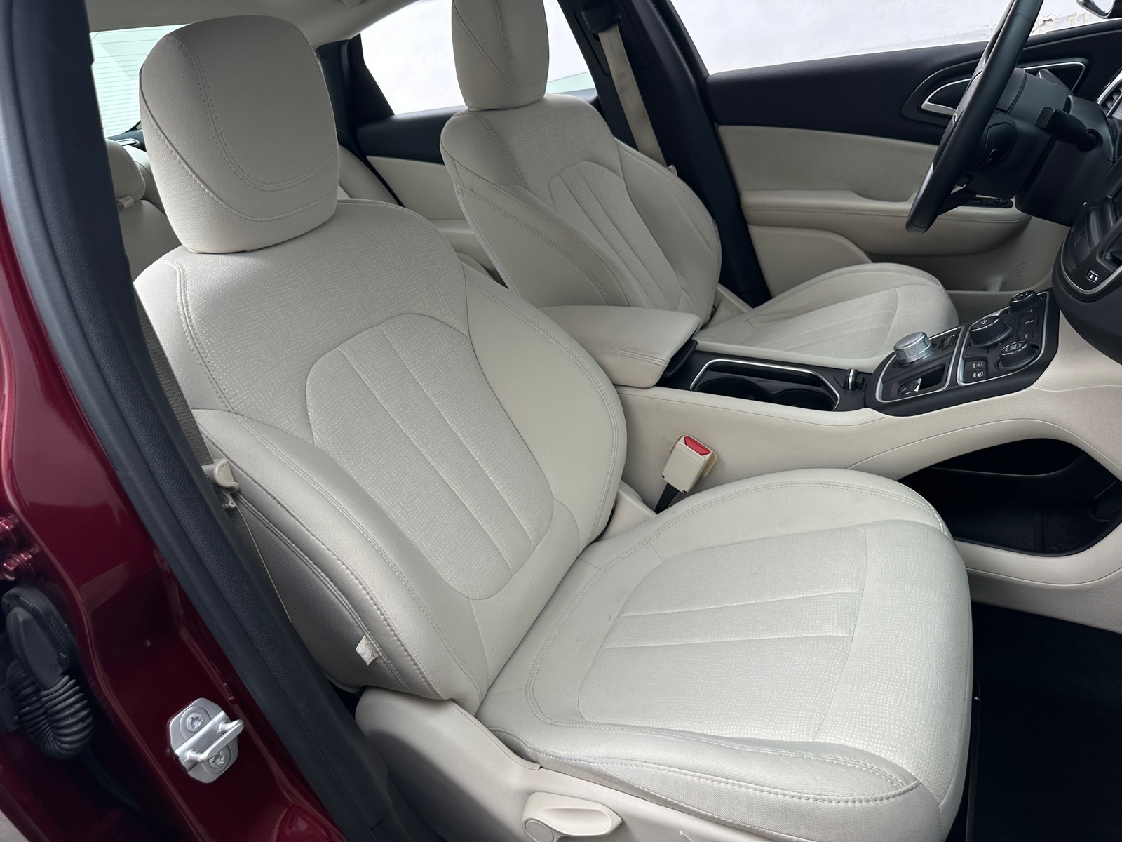 Thumbnail: 2016 Chrysler 200 - 2