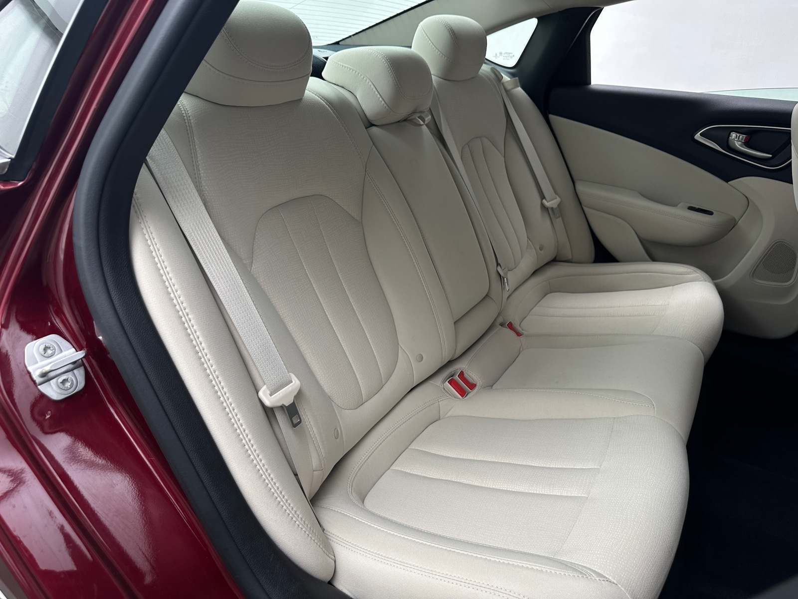 Thumbnail: 2016 Chrysler 200 - 6