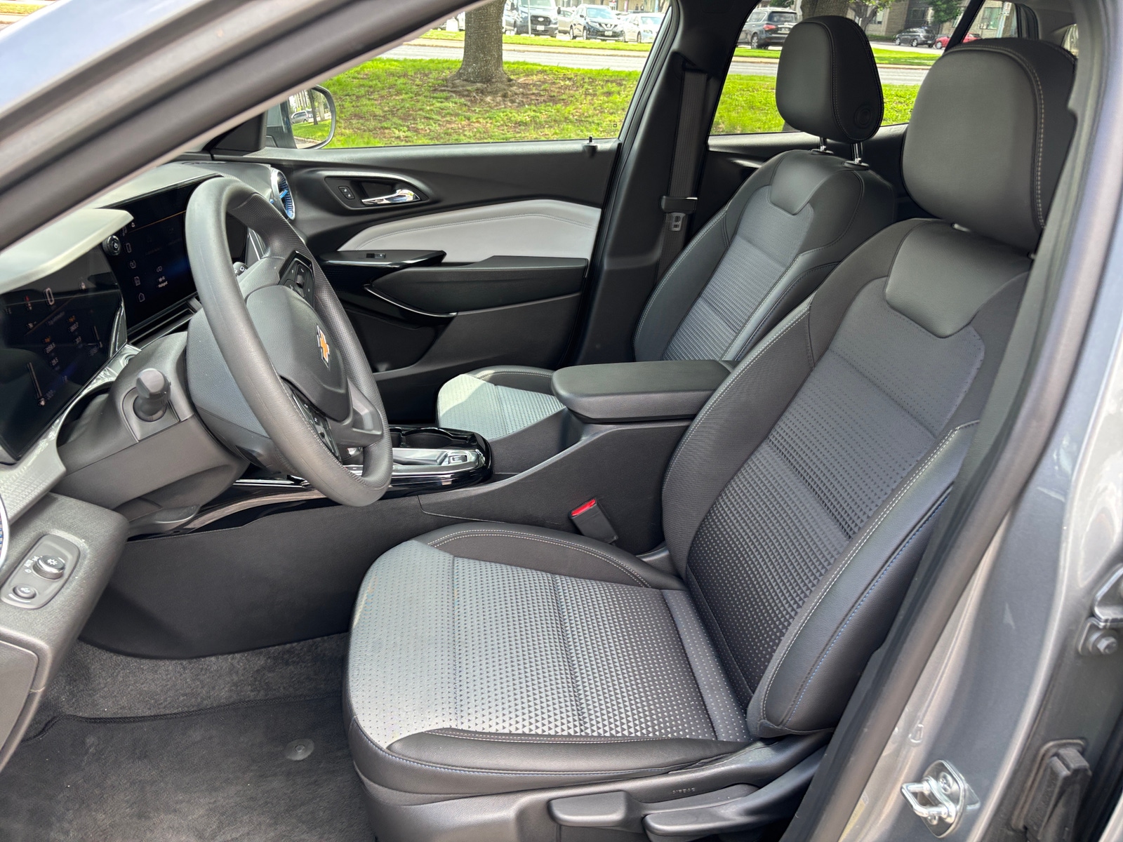 Thumbnail: 2025 Chevrolet Trax - 2