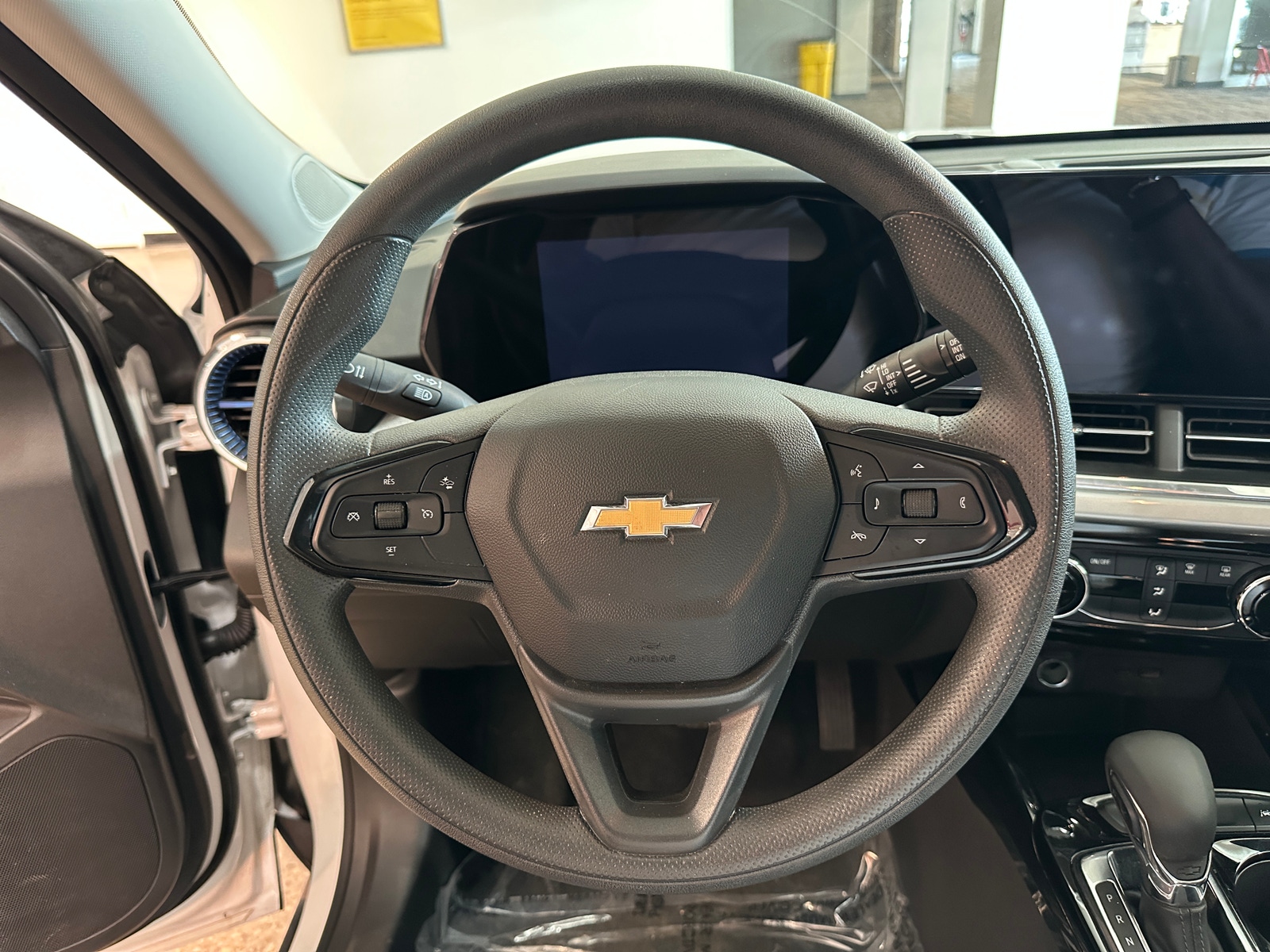 Thumbnail: 2025 Chevrolet Trax - 5