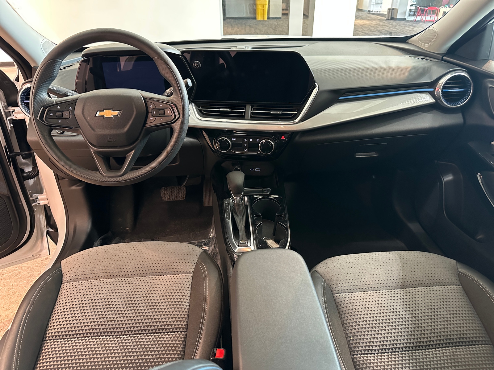 Thumbnail: 2025 Chevrolet Trax - 3