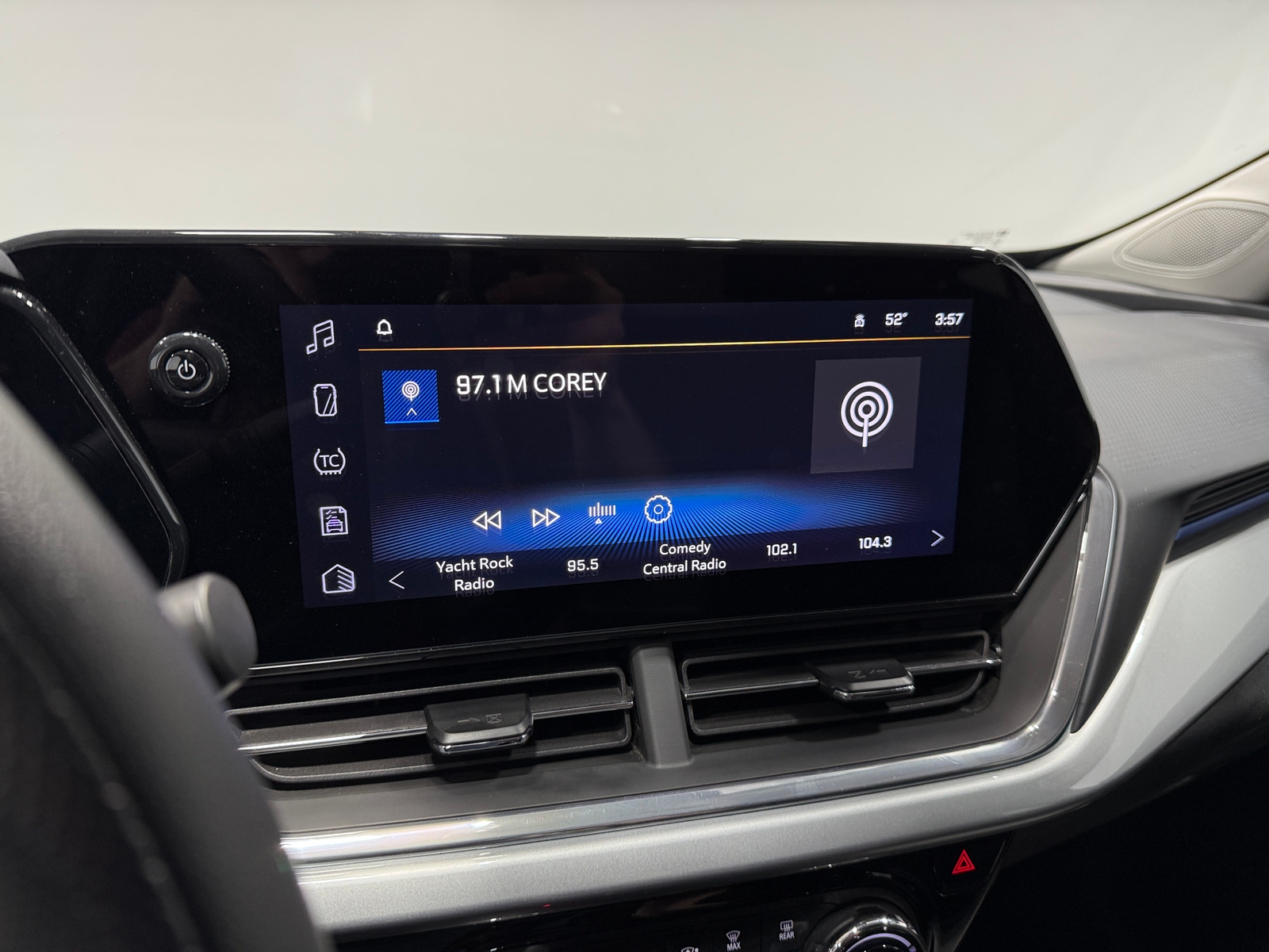 Thumbnail: 2025 Chevrolet Trax - 4