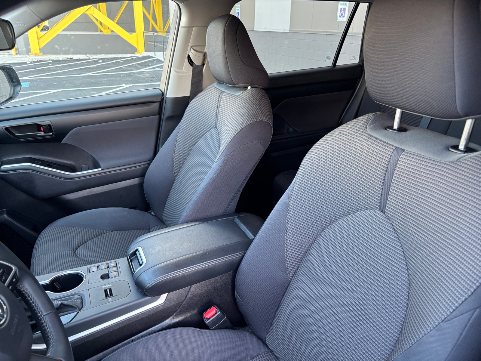 Thumbnail: 2025 Toyota Highlander - 2