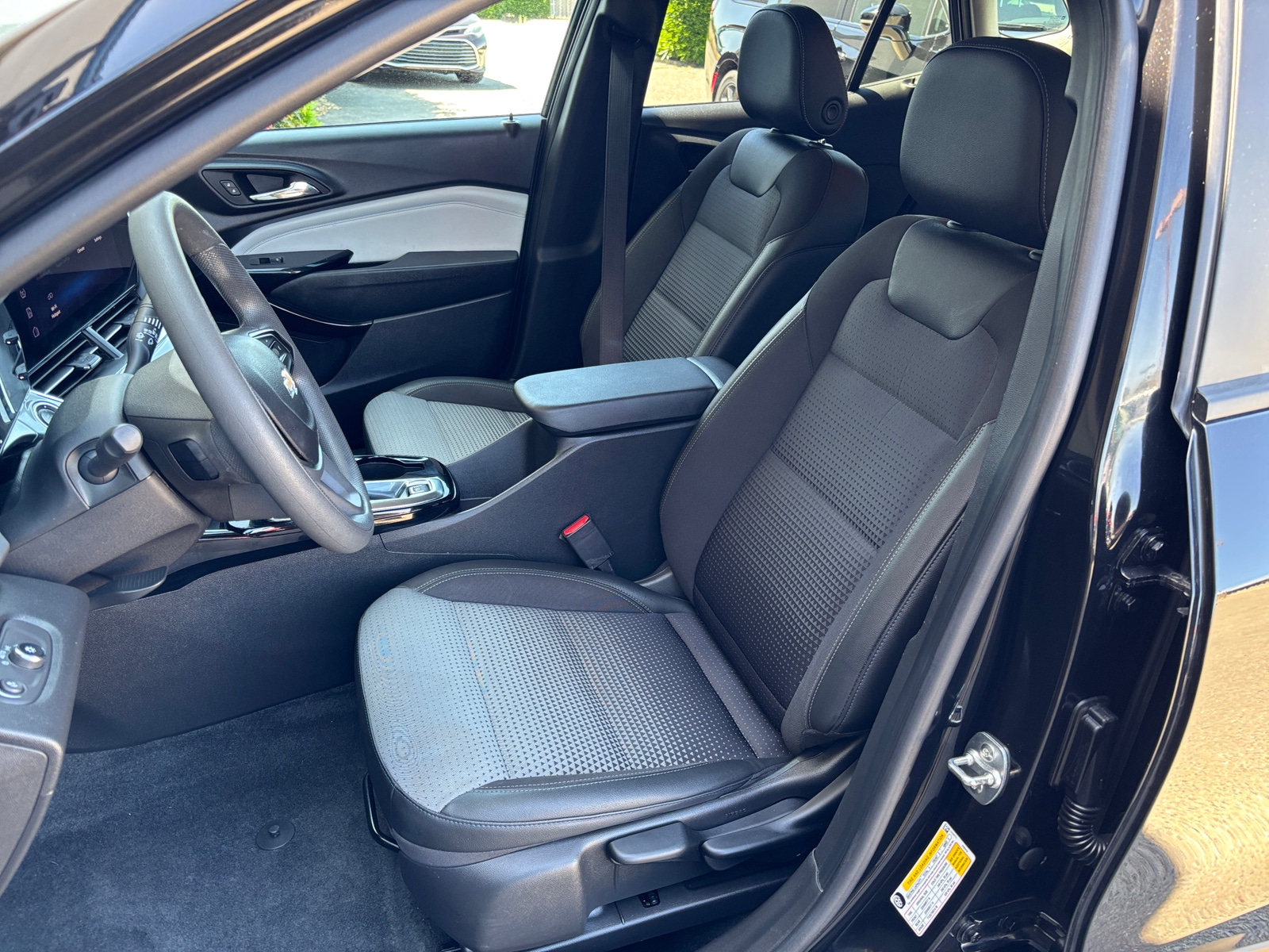 Thumbnail: 2025 Chevrolet Trax - 2