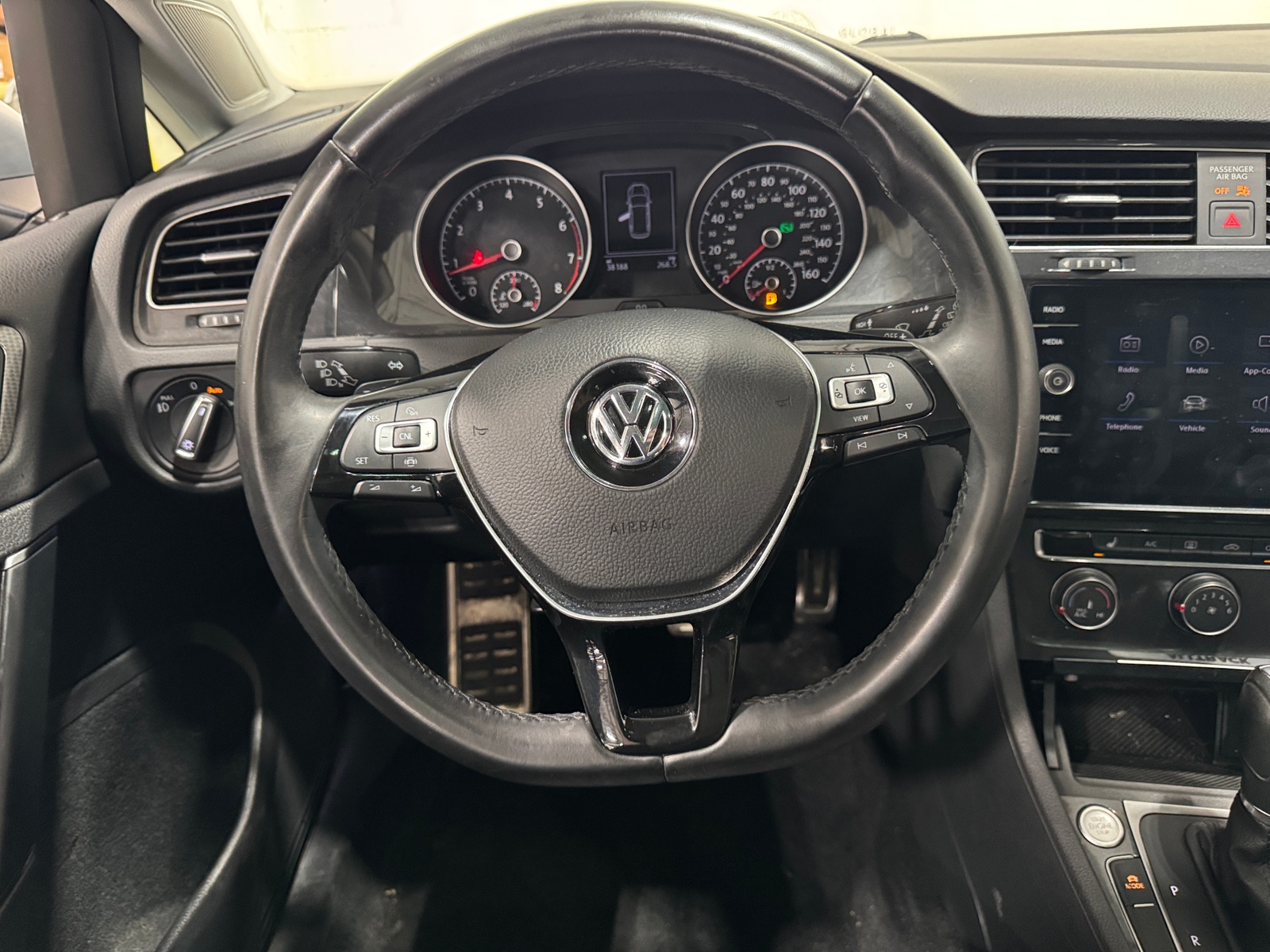 Thumbnail: 2019 Volkswagen Golf - 4