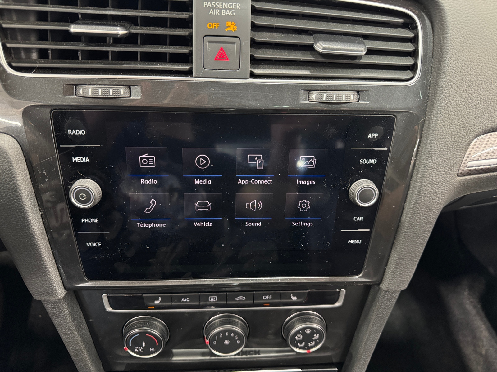 Thumbnail: 2019 Volkswagen Golf - 3