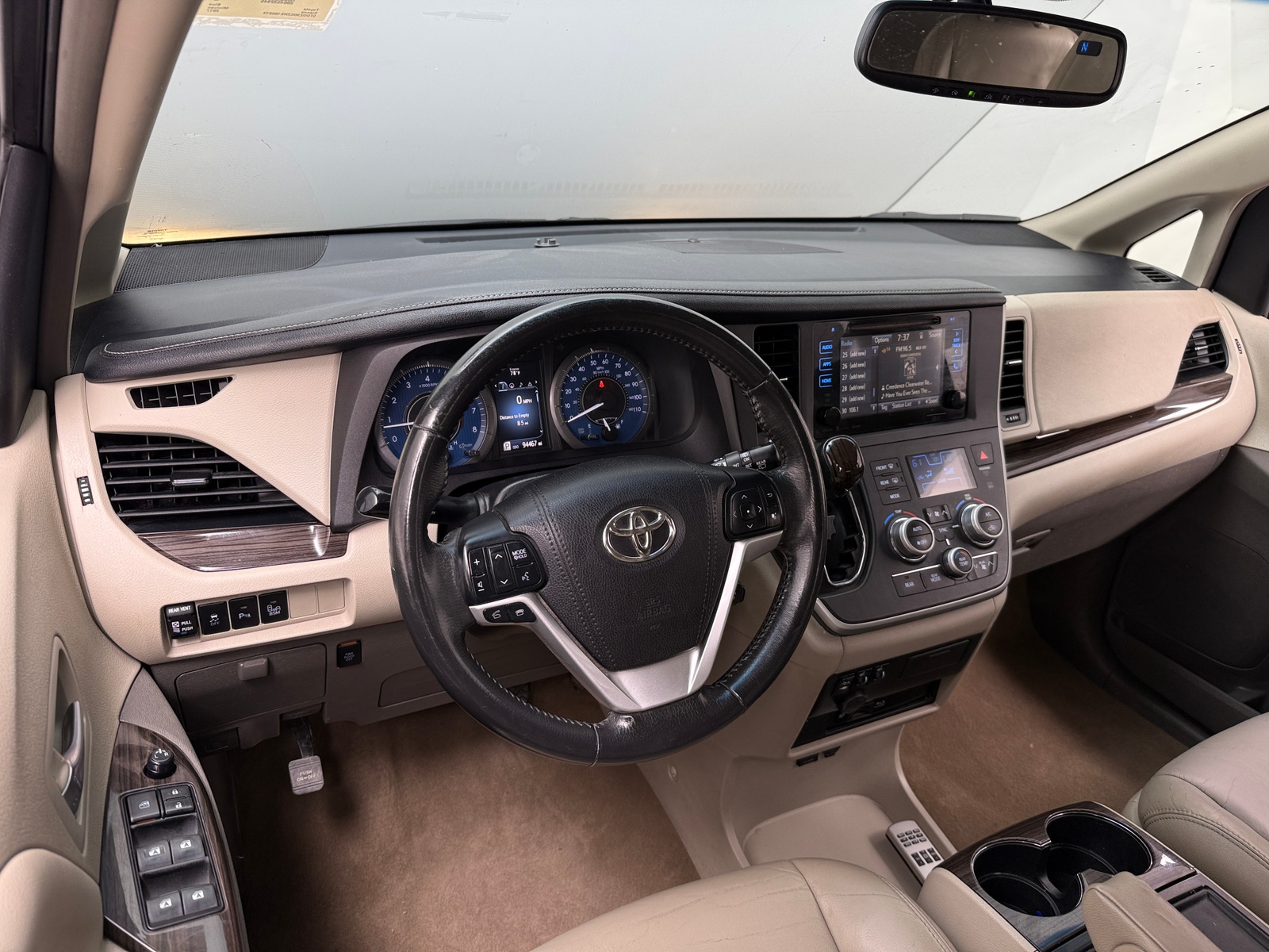 Thumbnail: 2017 Toyota Sienna - 2