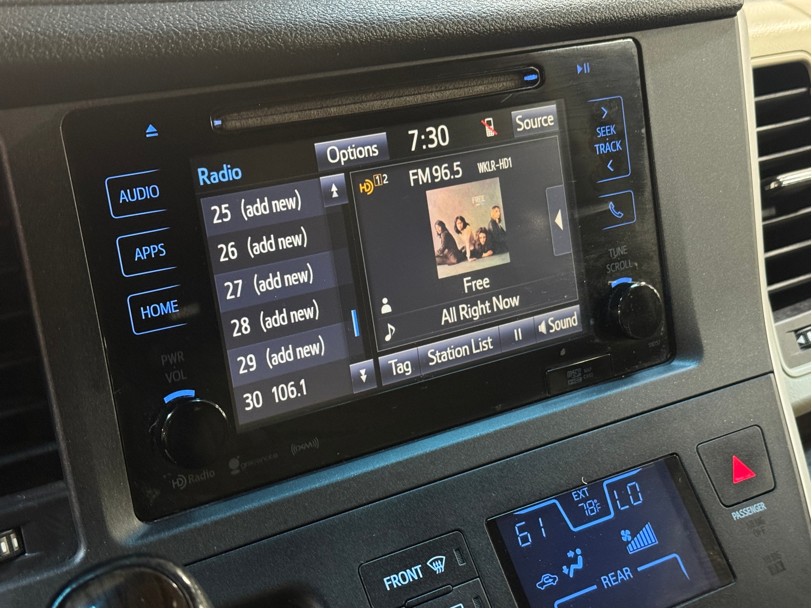 Thumbnail: 2017 Toyota Sienna - 3