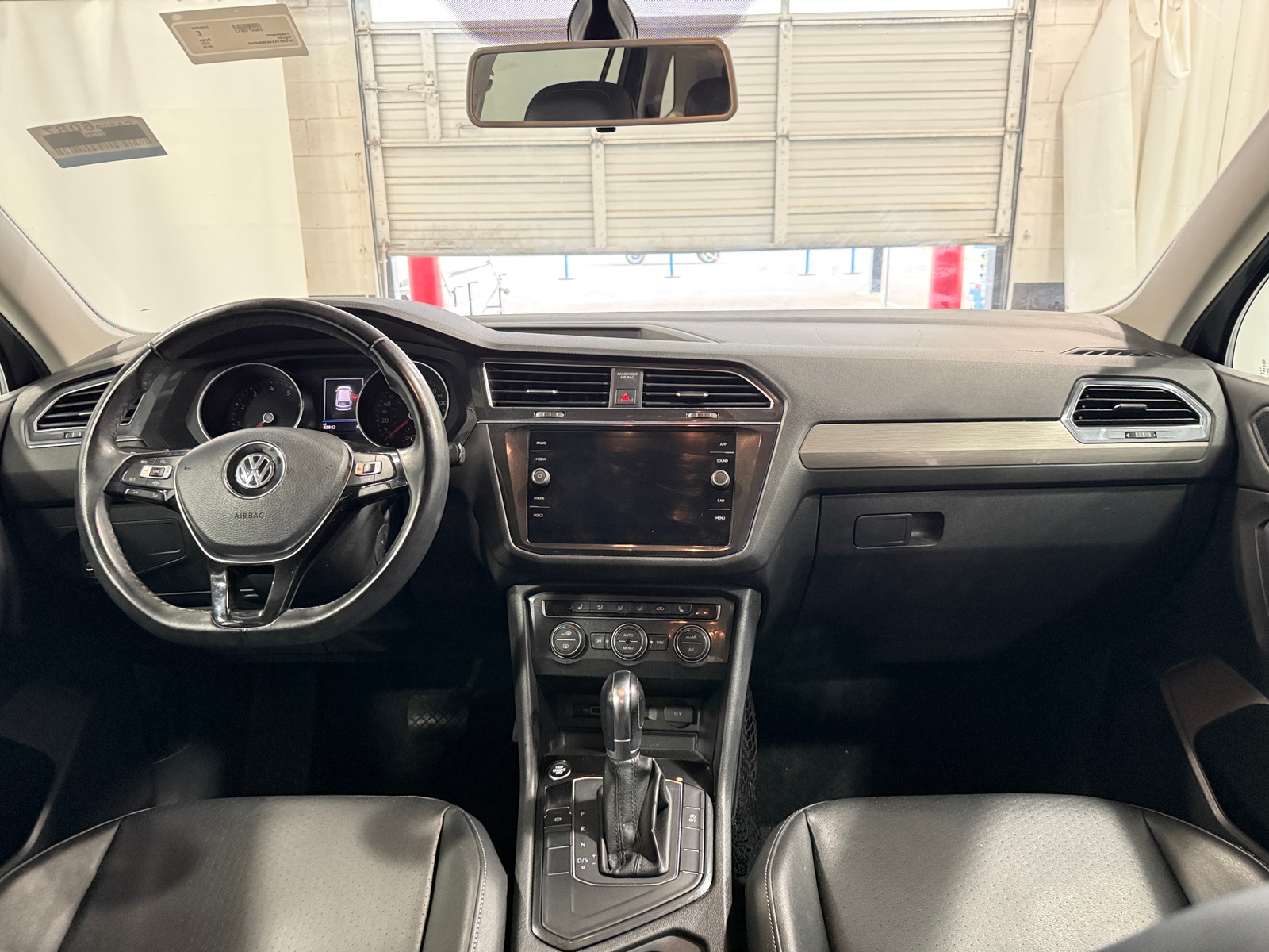 Thumbnail: 2019 Volkswagen Tiguan - 2