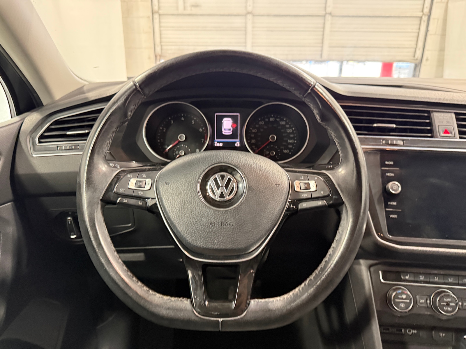 Thumbnail: 2019 Volkswagen Tiguan - 4
