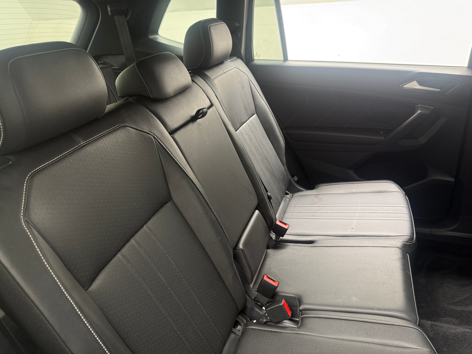 Thumbnail: 2023 Volkswagen Tiguan - 5