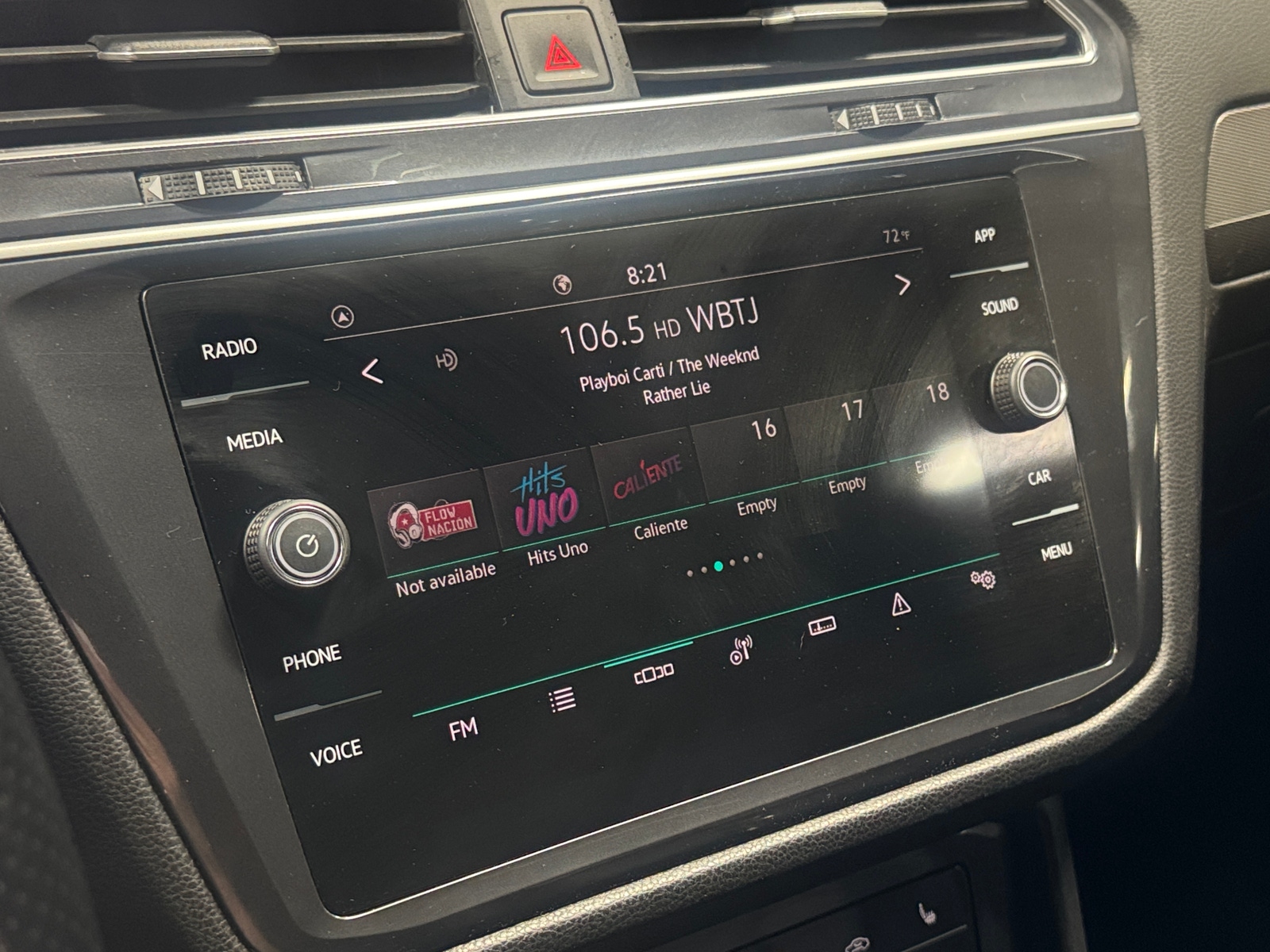 Thumbnail: 2023 Volkswagen Tiguan - 3