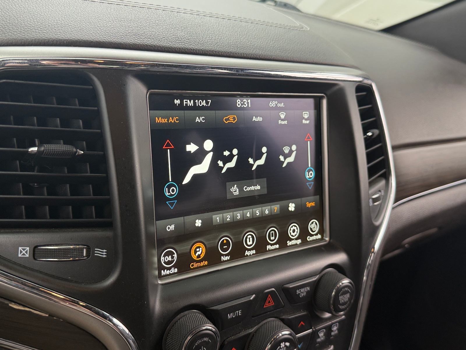 Thumbnail: 2018 Jeep Grand Cherokee - 3