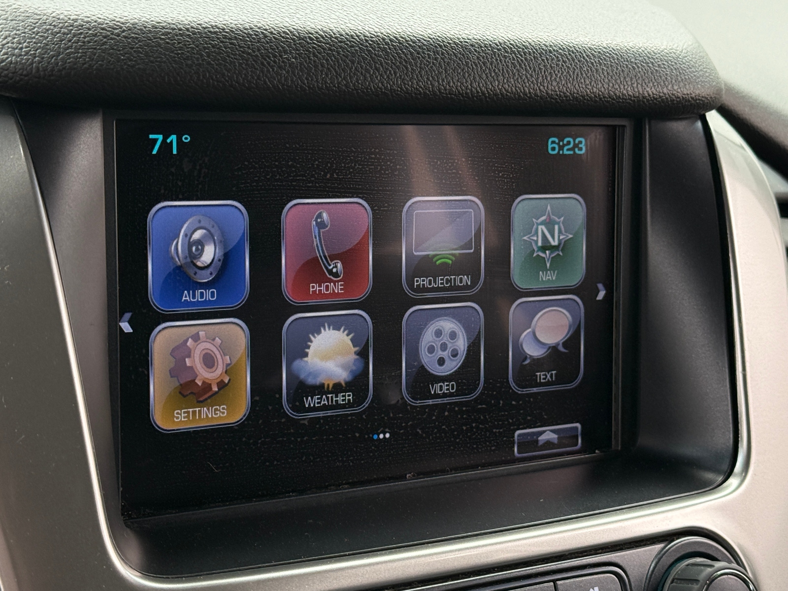 Thumbnail: 2017 Chevrolet Suburban - 3