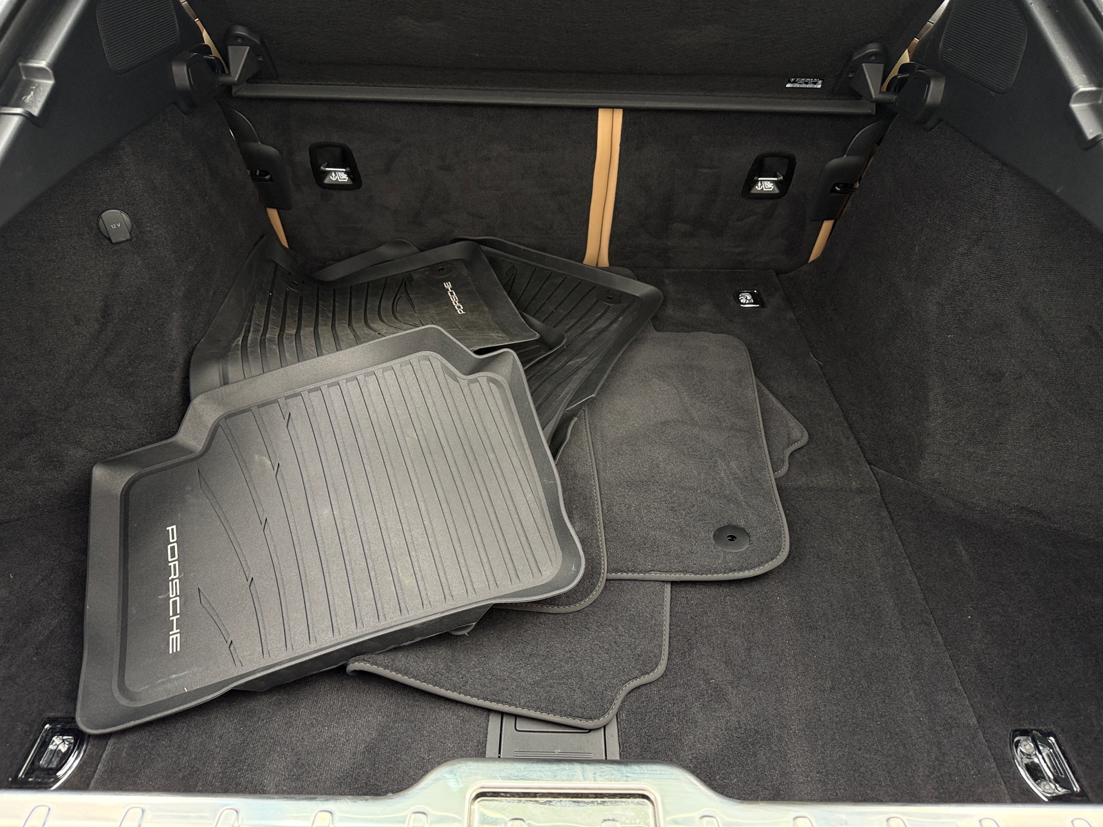 Thumbnail: 2021 Porsche Panamera - 6