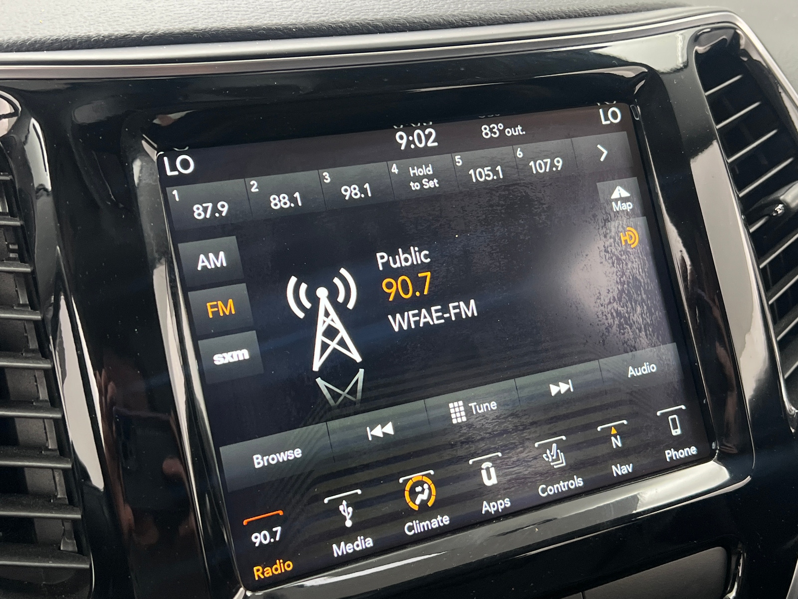 Thumbnail: 2019 Jeep Cherokee - 3