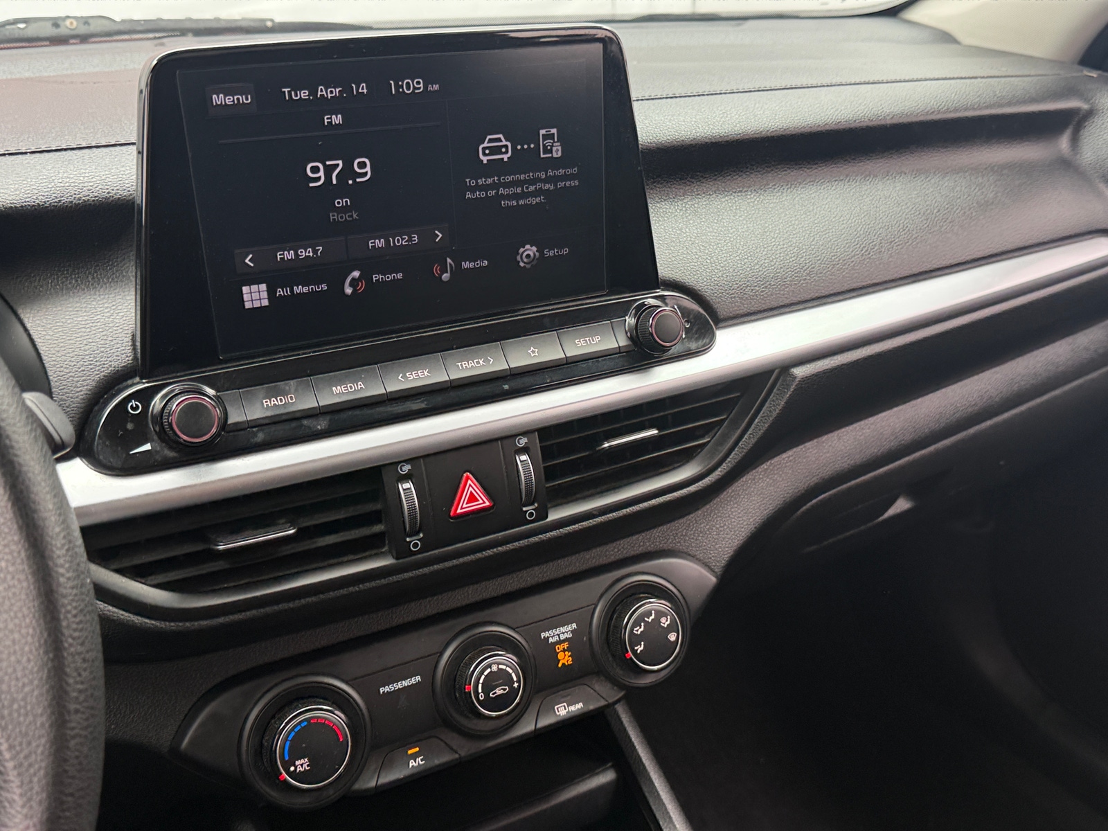 Thumbnail: 2023 Kia Forte - 4