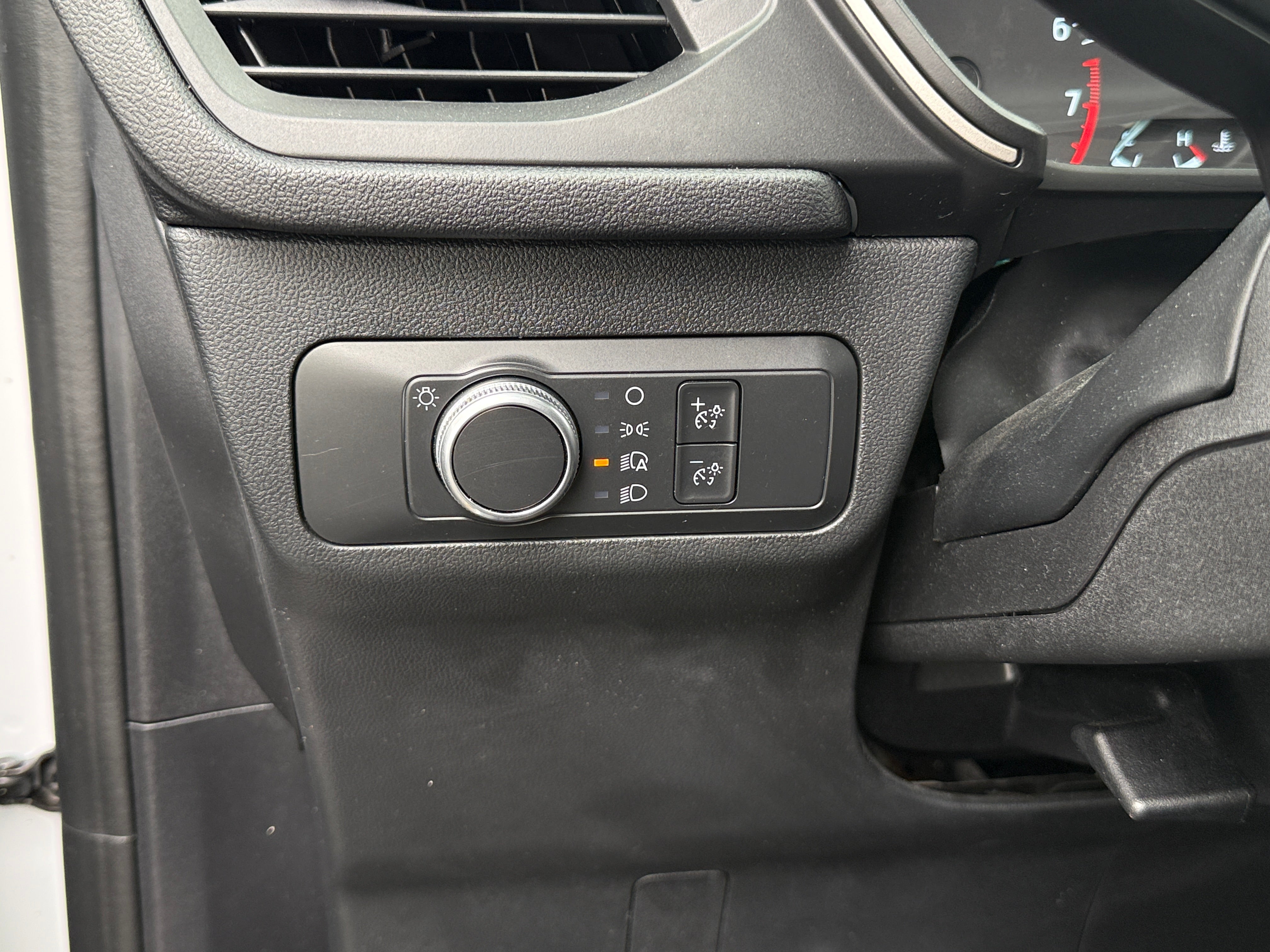 Used 2022 Ford Escape SE with VIN 1FMCU0G62NUA62524 for sale in Eagan, Minnesota
