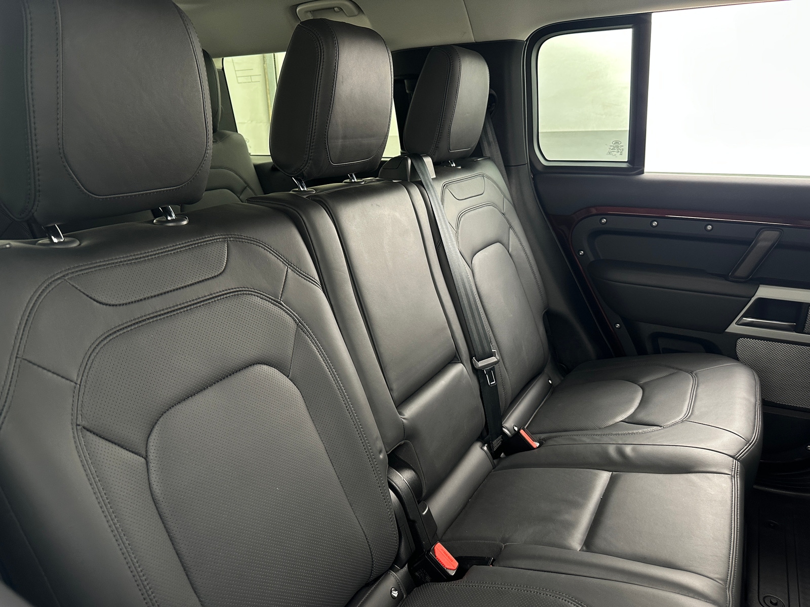 Thumbnail: 2023 Land Rover Defender - 5