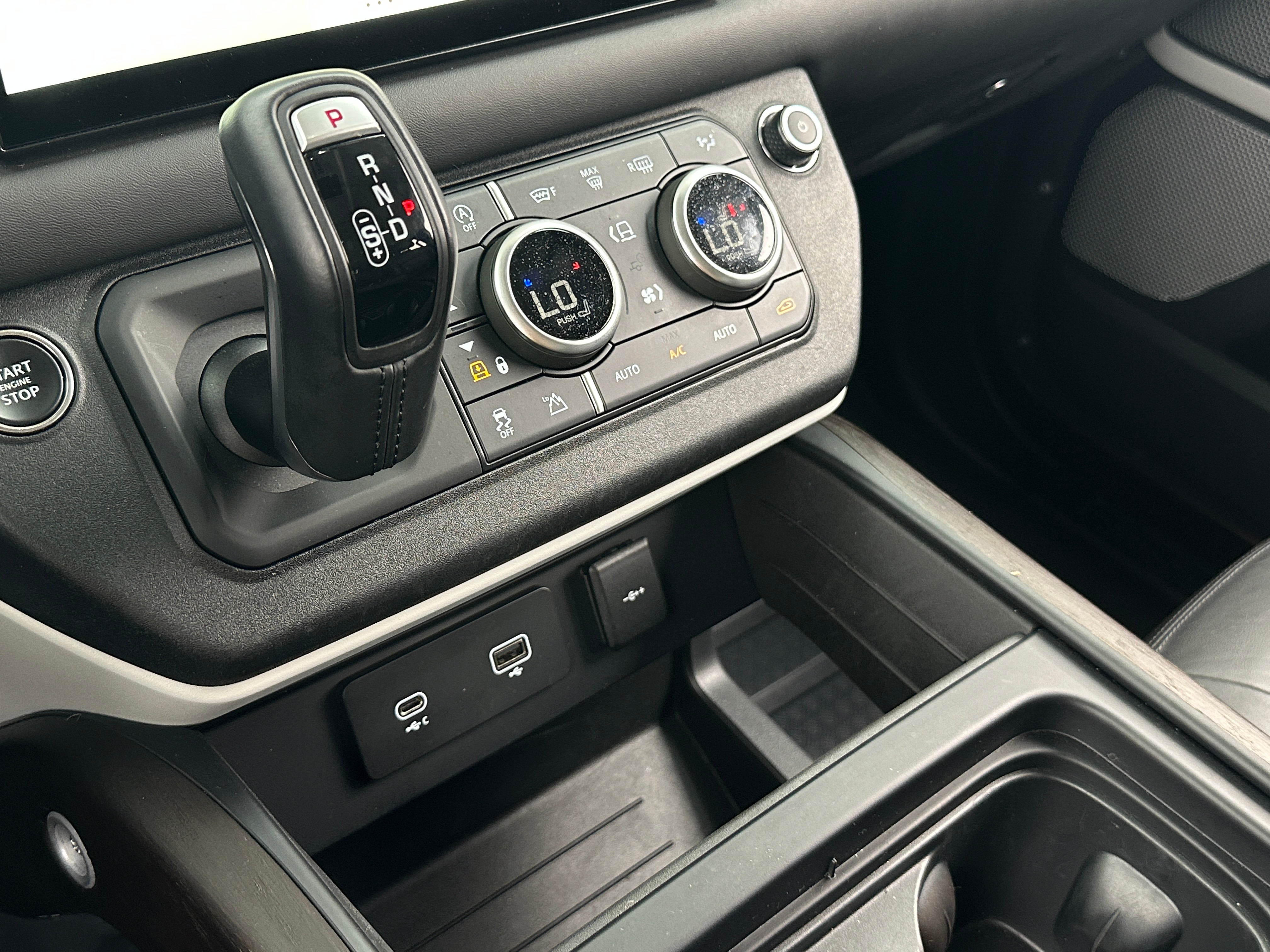 2023 Land Rover Defender First Edition - Photo 2