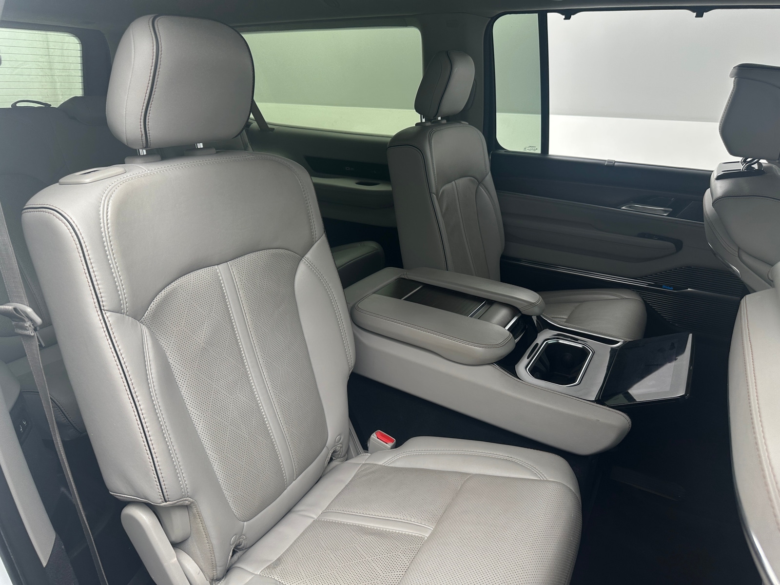 Thumbnail: 2023 Jeep Grand Wagoneer L - 5