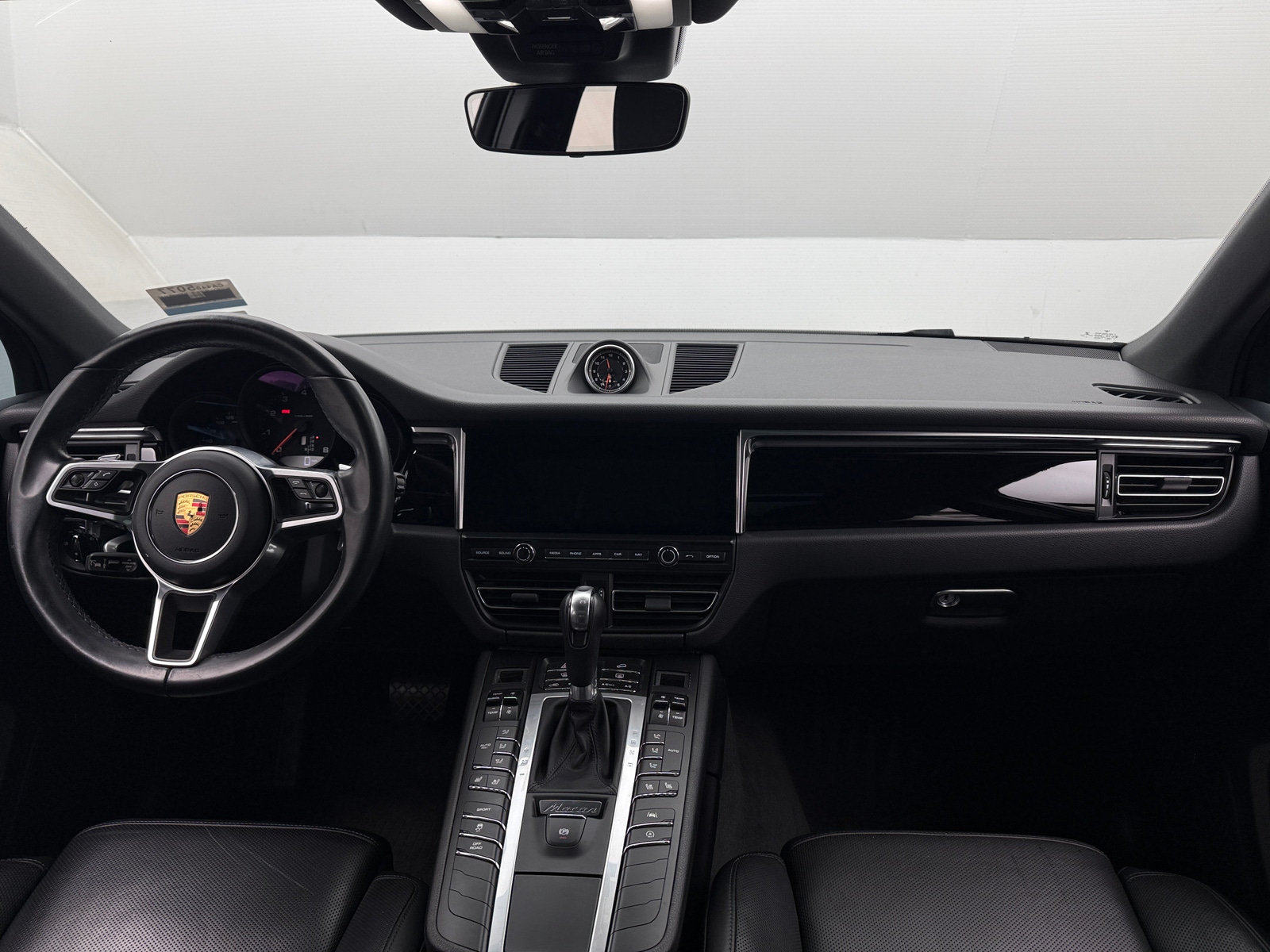 Thumbnail: 2021 Porsche Macan - 2