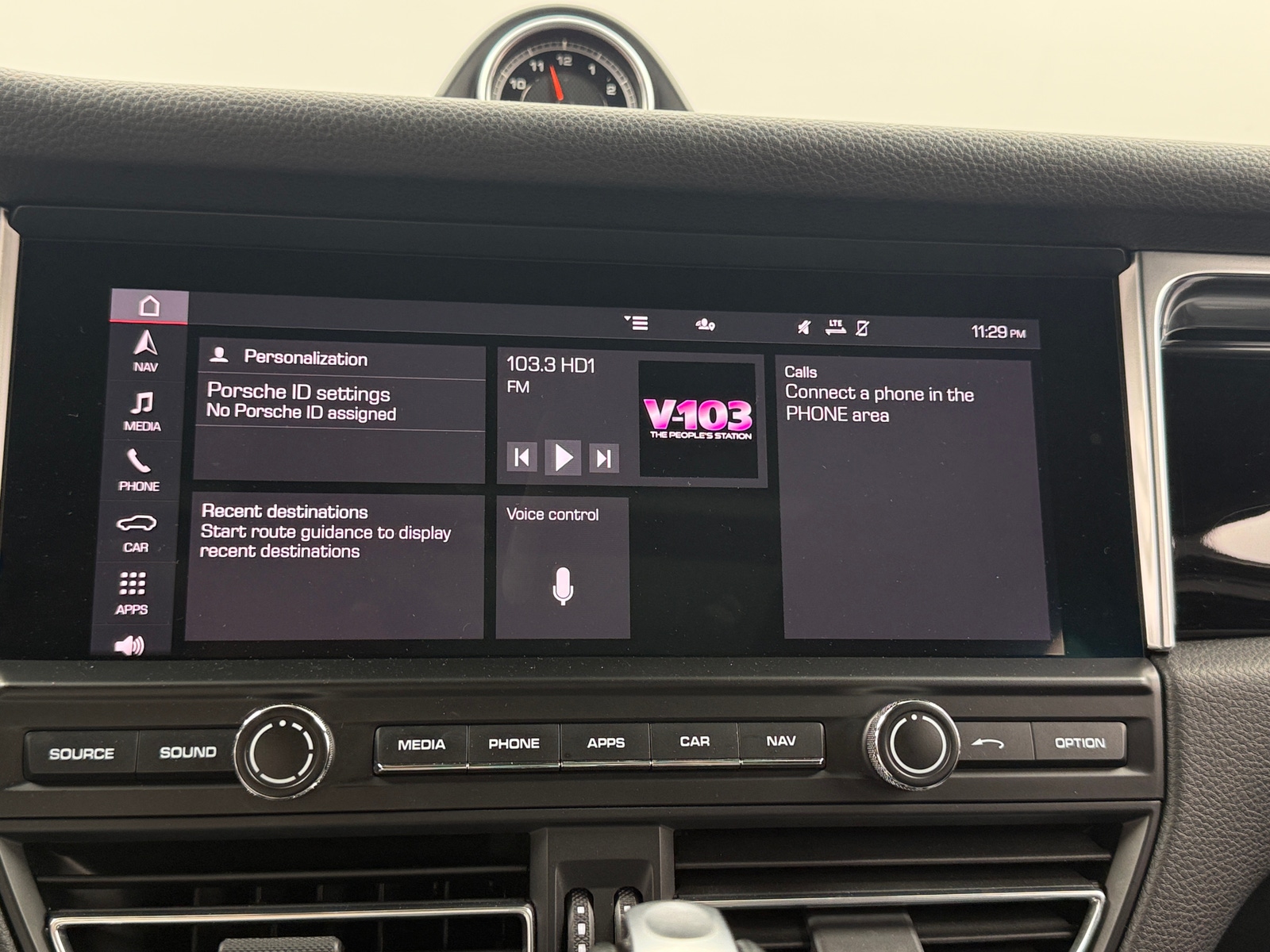 Thumbnail: 2021 Porsche Macan - 3