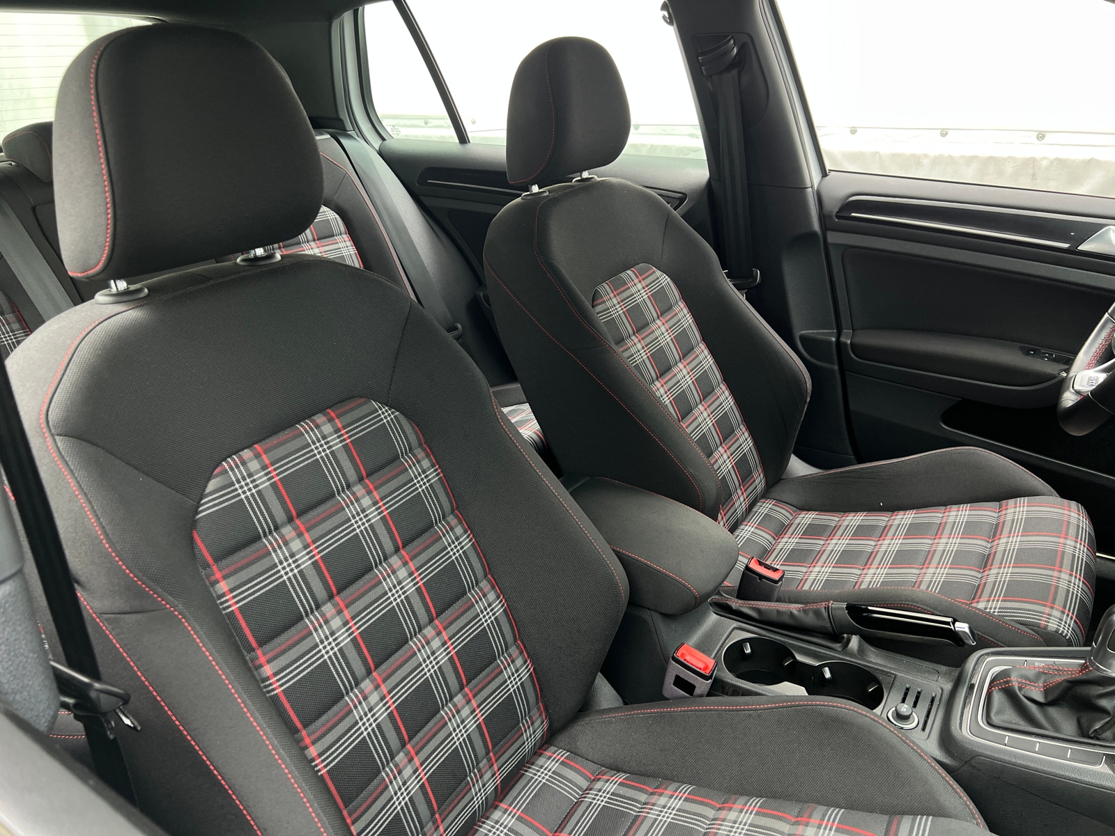 Thumbnail: 2017 Volkswagen Golf - 2