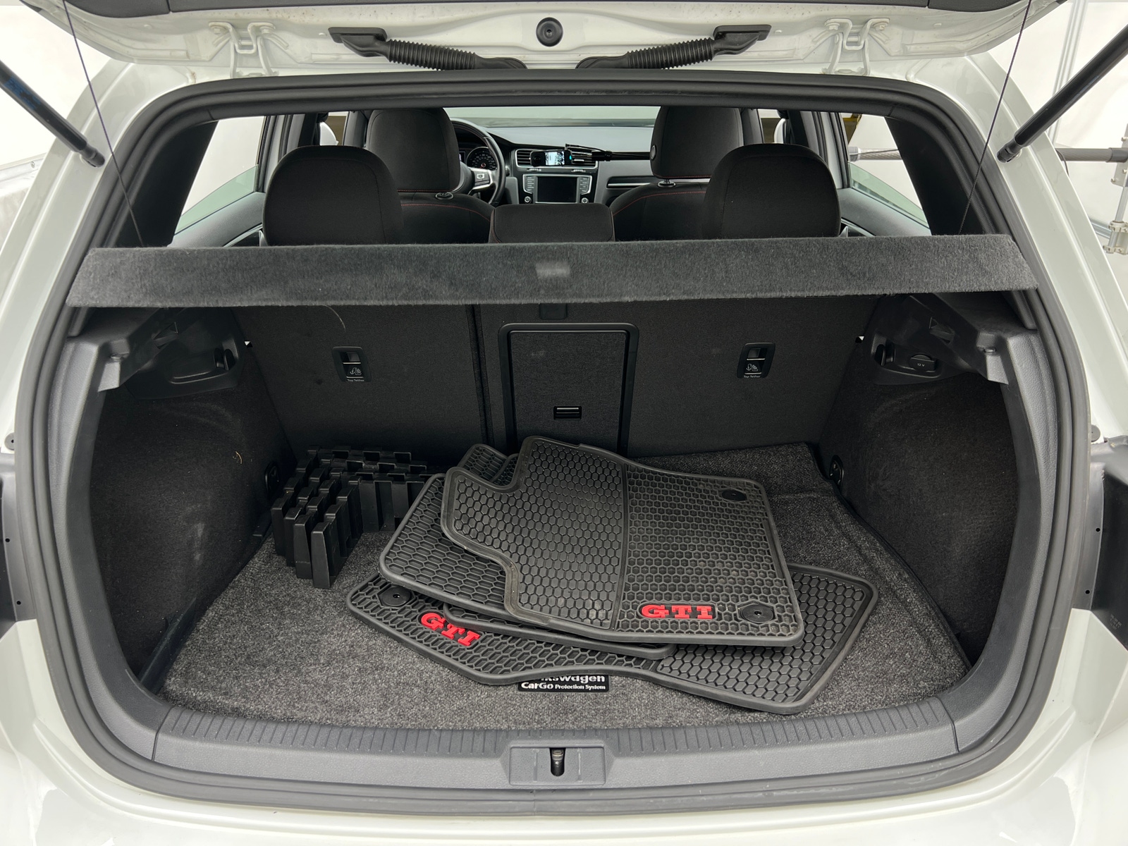 Thumbnail: 2017 Volkswagen Golf - 7