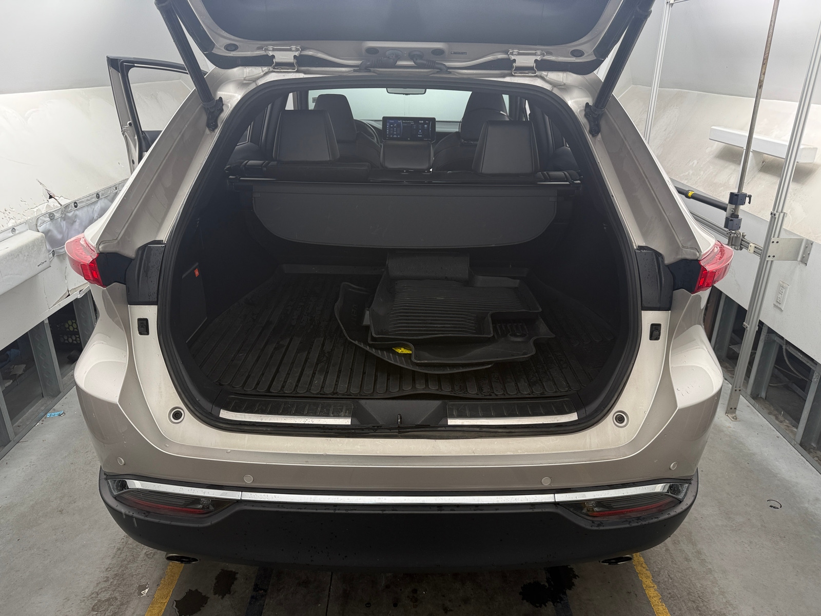 Thumbnail: 2021 Toyota Venza - 6